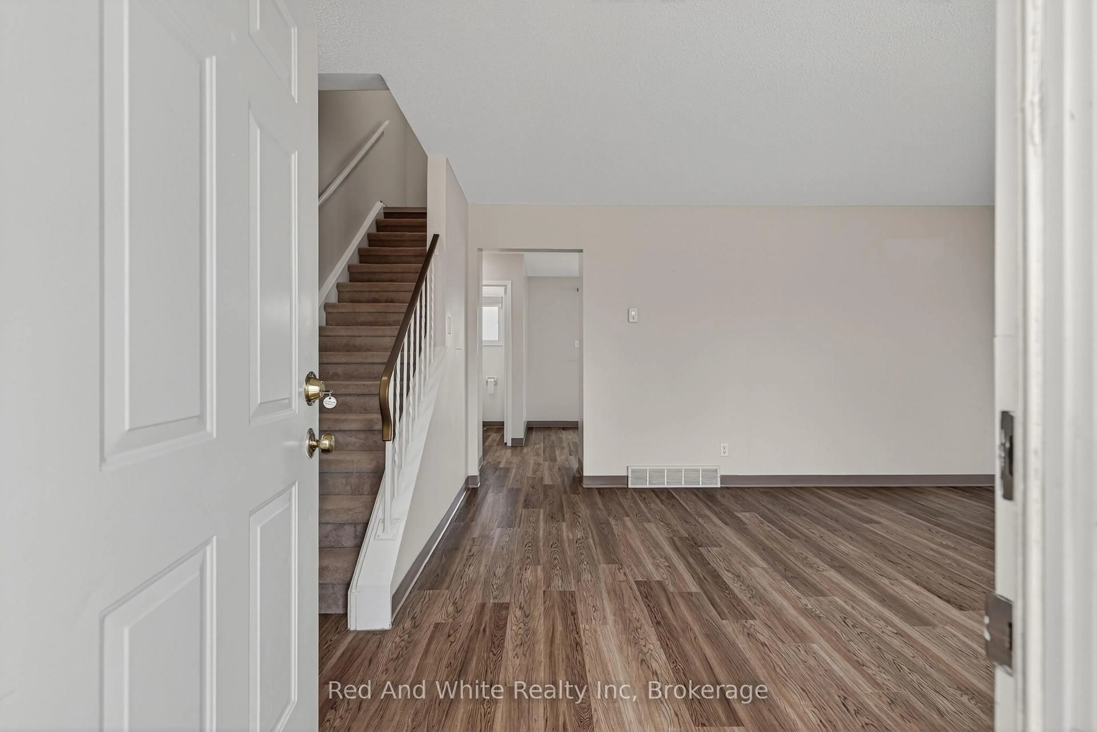Indoor entryway for 62 Catherine St, Wilmot Ontario N3A 1Z8