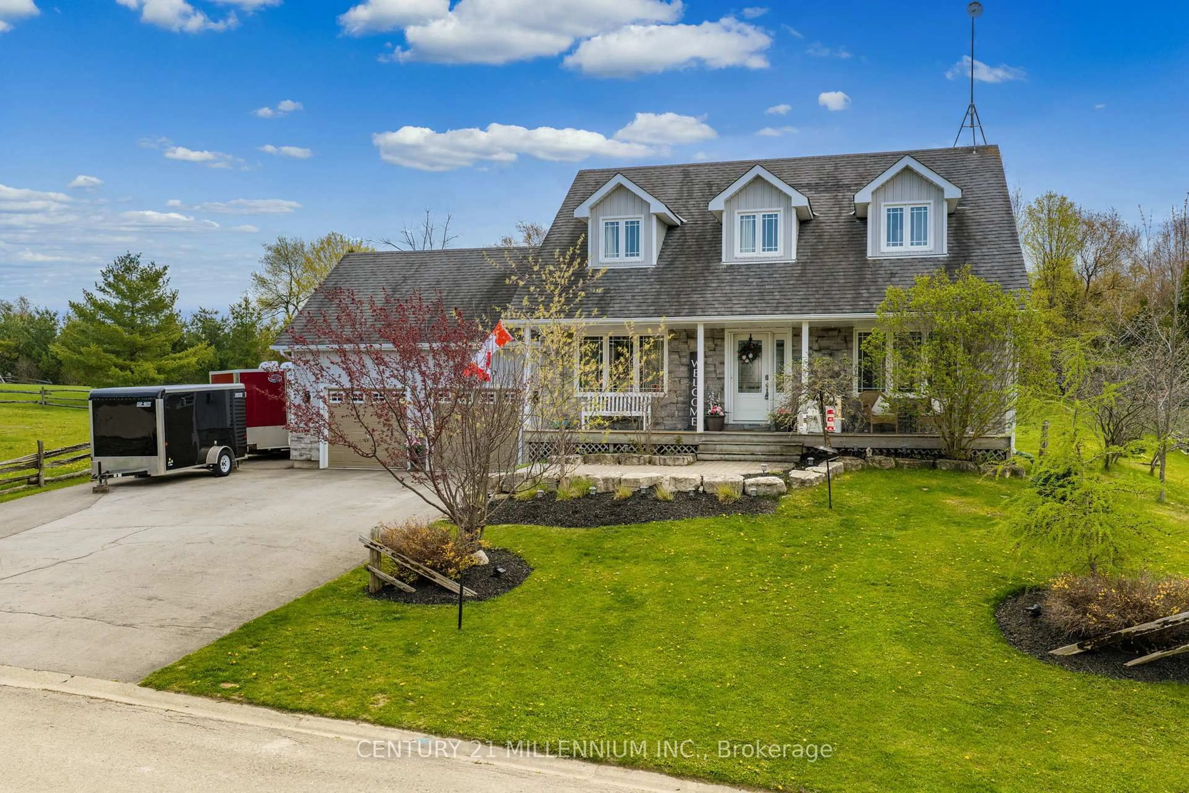 A pic from outside/outdoor area/front of a property/back of a property/a pic from drone, street for 44 St John St, Amaranth Ontario L9W 5Z8