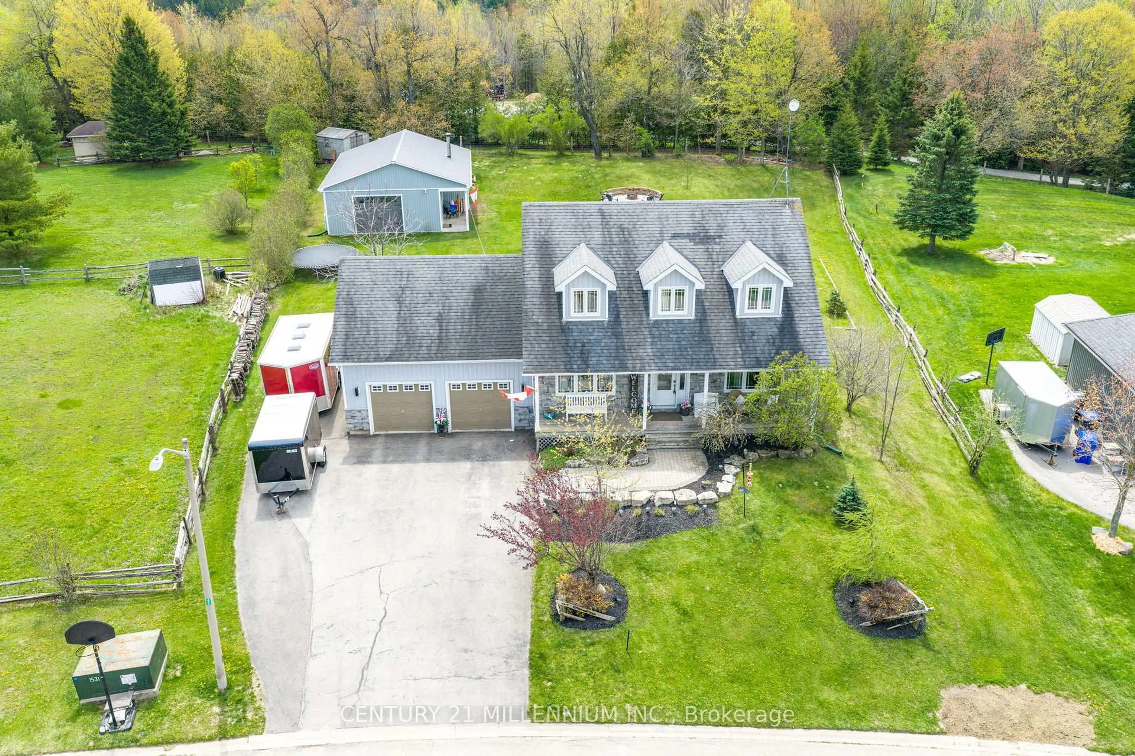 A pic from outside/outdoor area/front of a property/back of a property/a pic from drone, street for 44 St John St, Amaranth Ontario L9W 5Z8