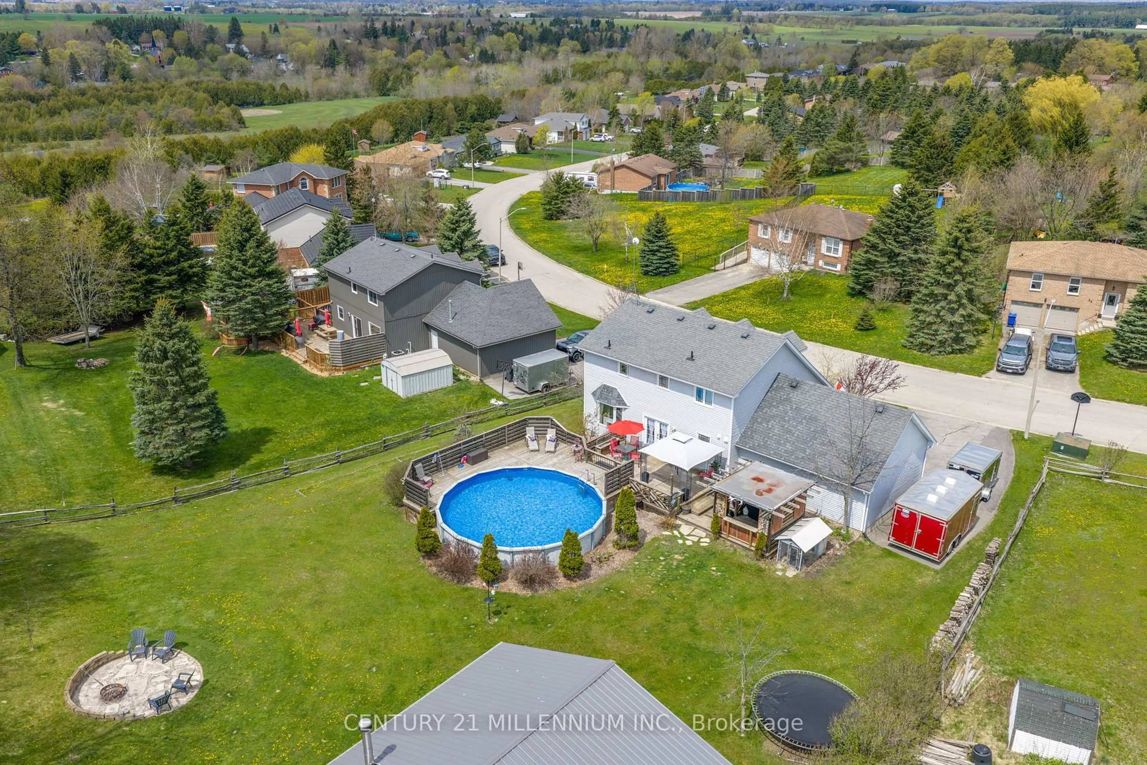 A pic from outside/outdoor area/front of a property/back of a property/a pic from drone, water/lake/river/ocean view for 44 St John St, Amaranth Ontario L9W 5Z8
