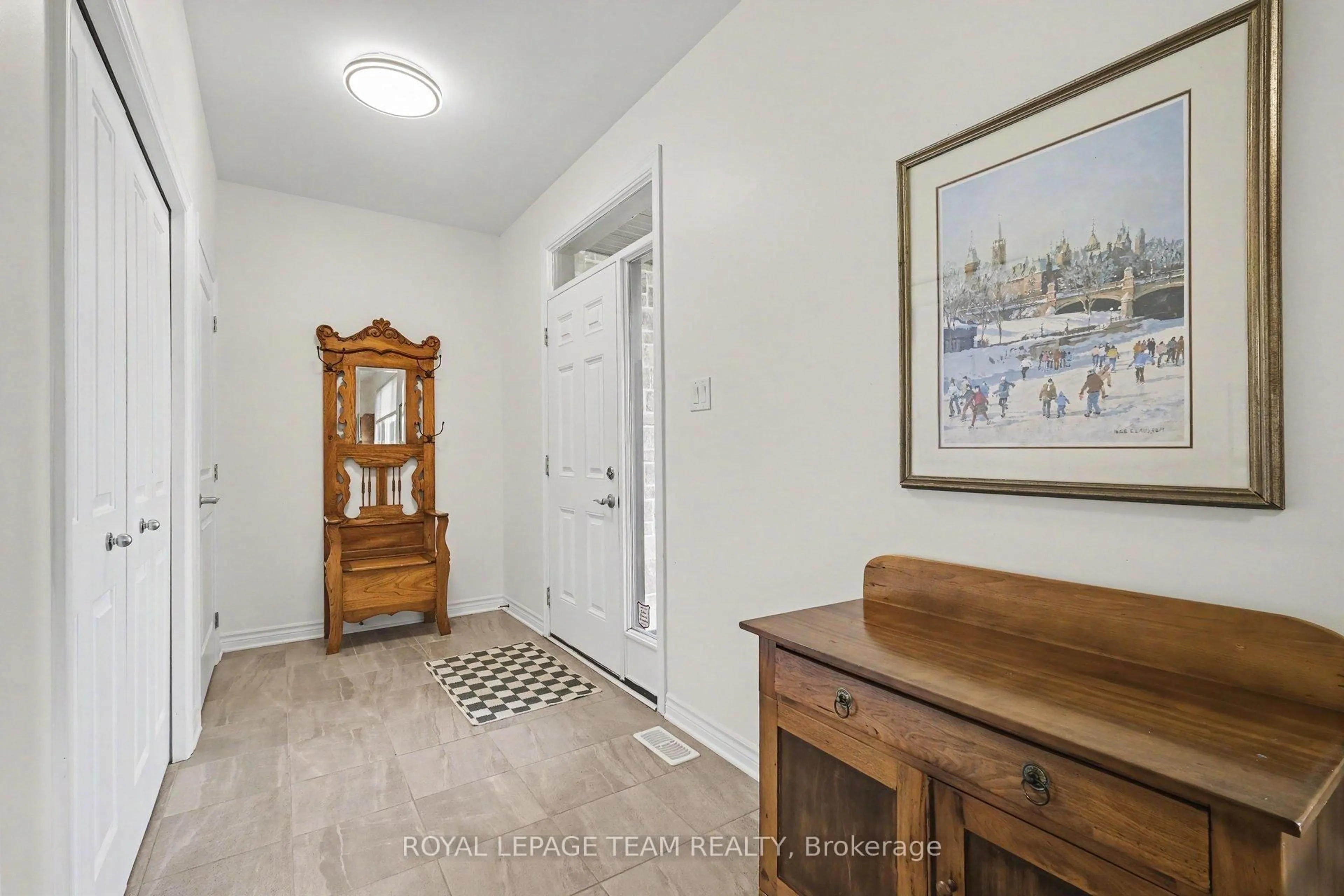 Indoor entryway for 62 Magnolia Way, North Grenville Ontario K0G 1J0