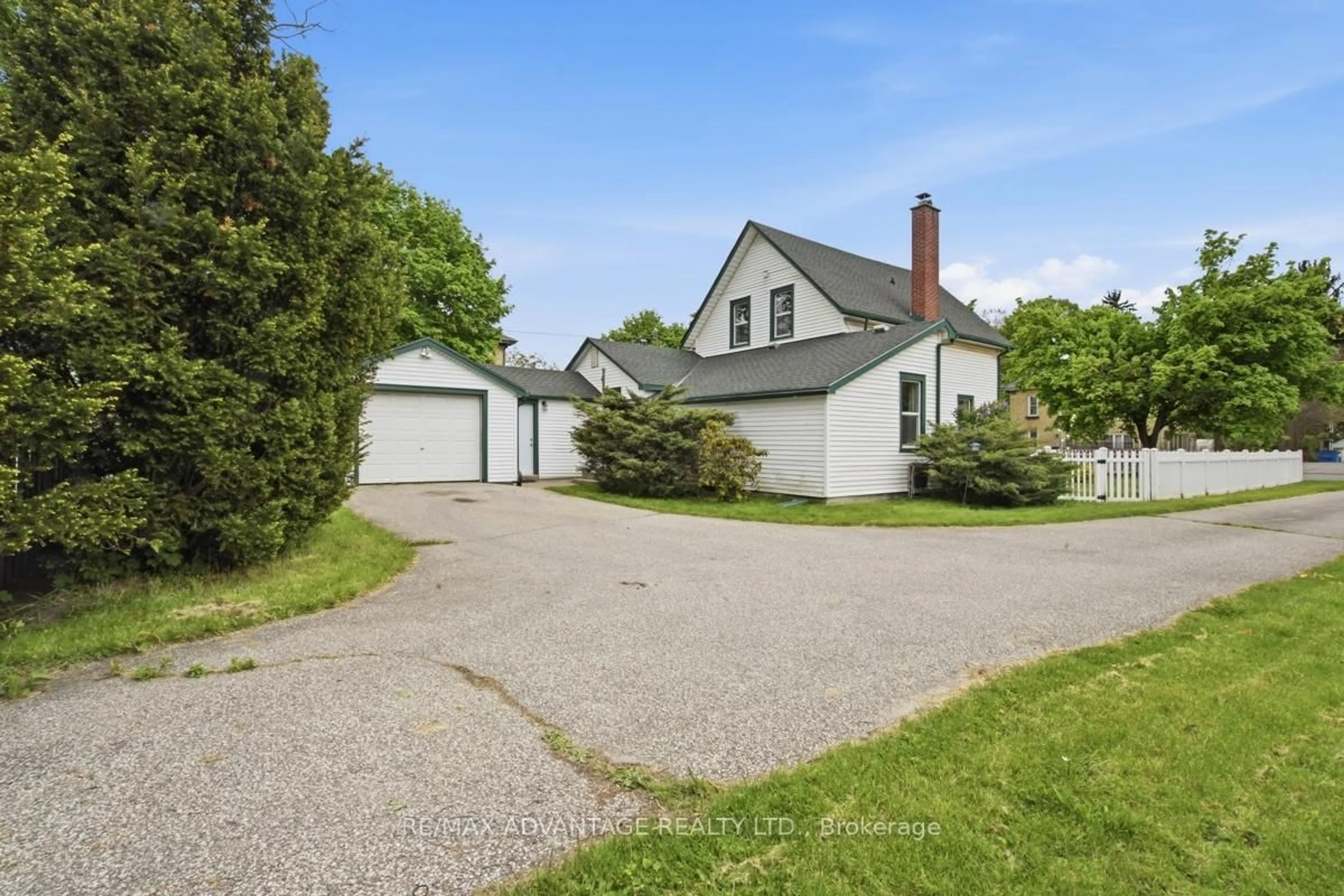 A pic from outside/outdoor area/front of a property/back of a property/a pic from drone, street for 269 Talbot St, Aylmer Ontario N5H 1H6