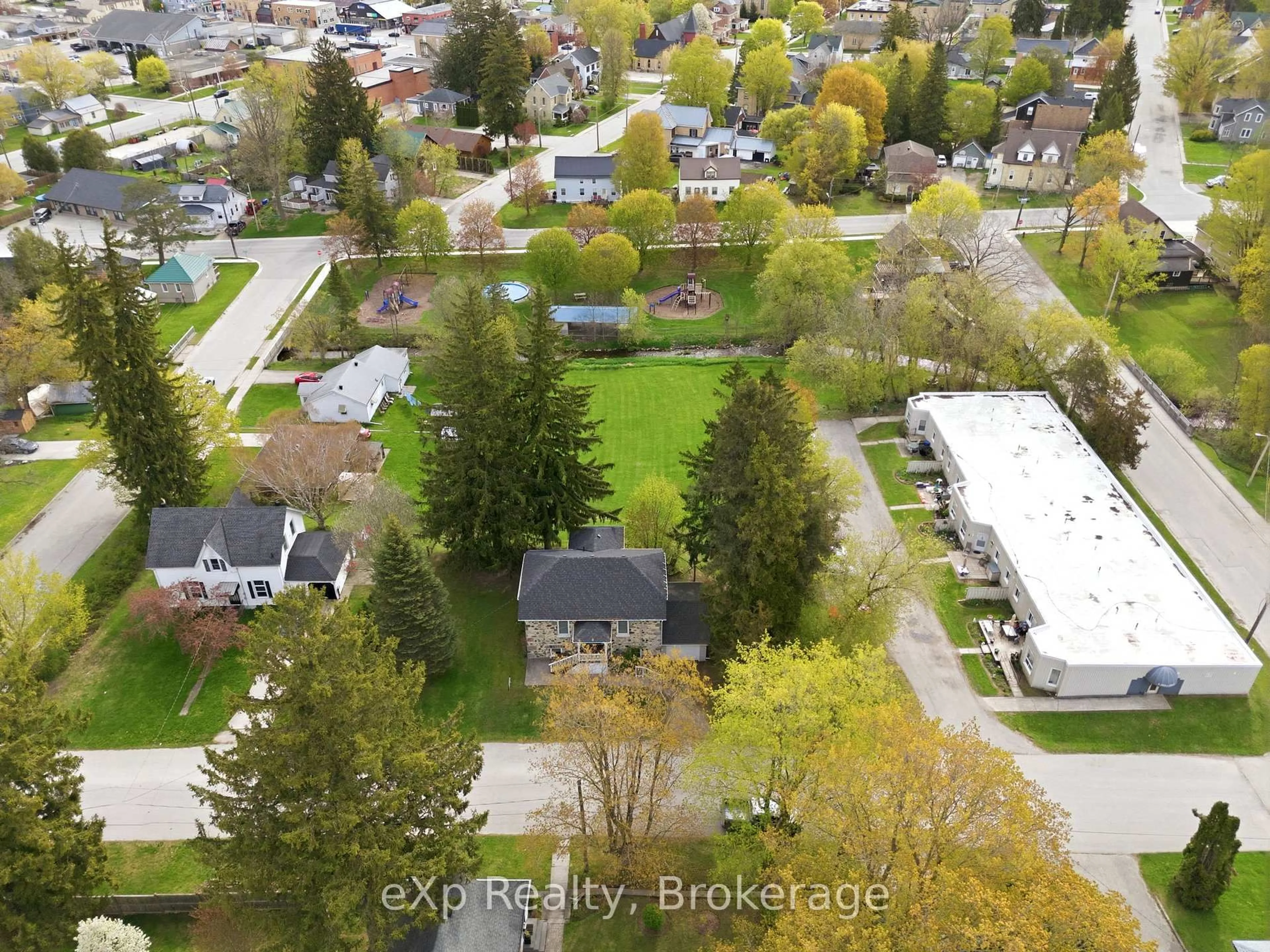 A pic from outside/outdoor area/front of a property/back of a property/a pic from drone, street for 208 Mary St, Brockton Ontario N0G 2V0