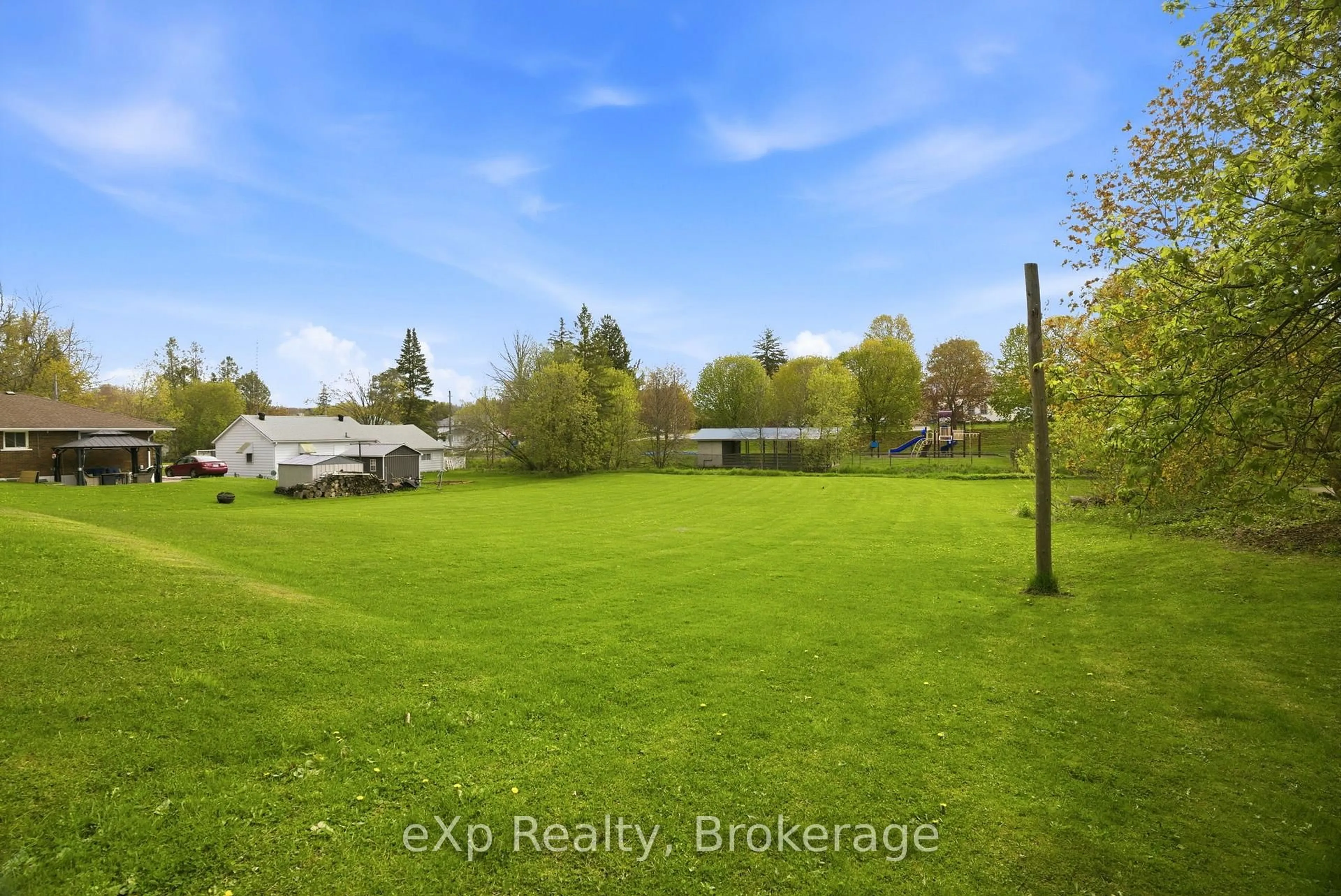 A pic from outside/outdoor area/front of a property/back of a property/a pic from drone, water/lake/river/ocean view for 208 Mary St, Brockton Ontario N0G 2V0