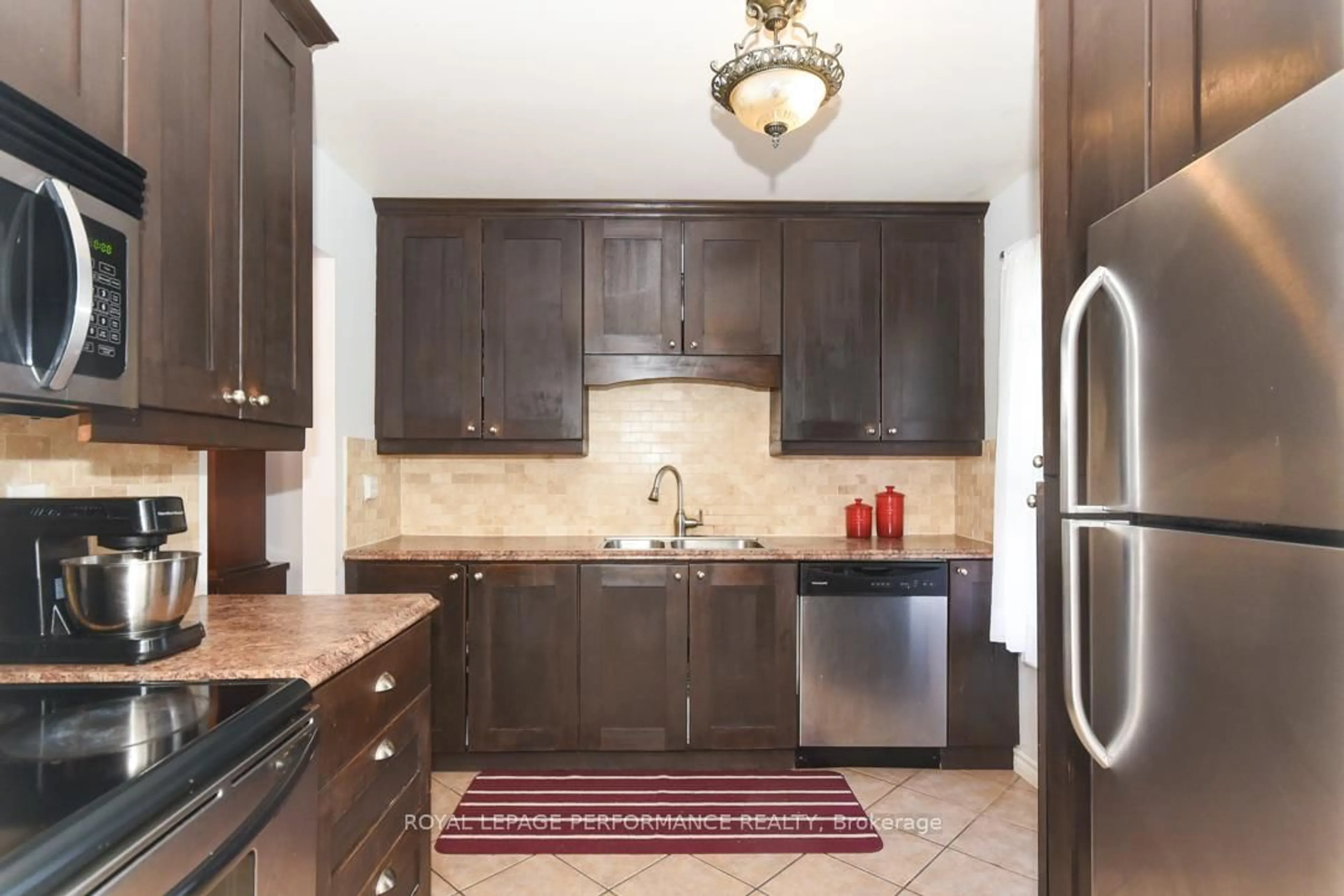 Standard kitchen, ceramic/tile floor for 3194 Stockton Dr, Gloucester Ontario K1T 1S1