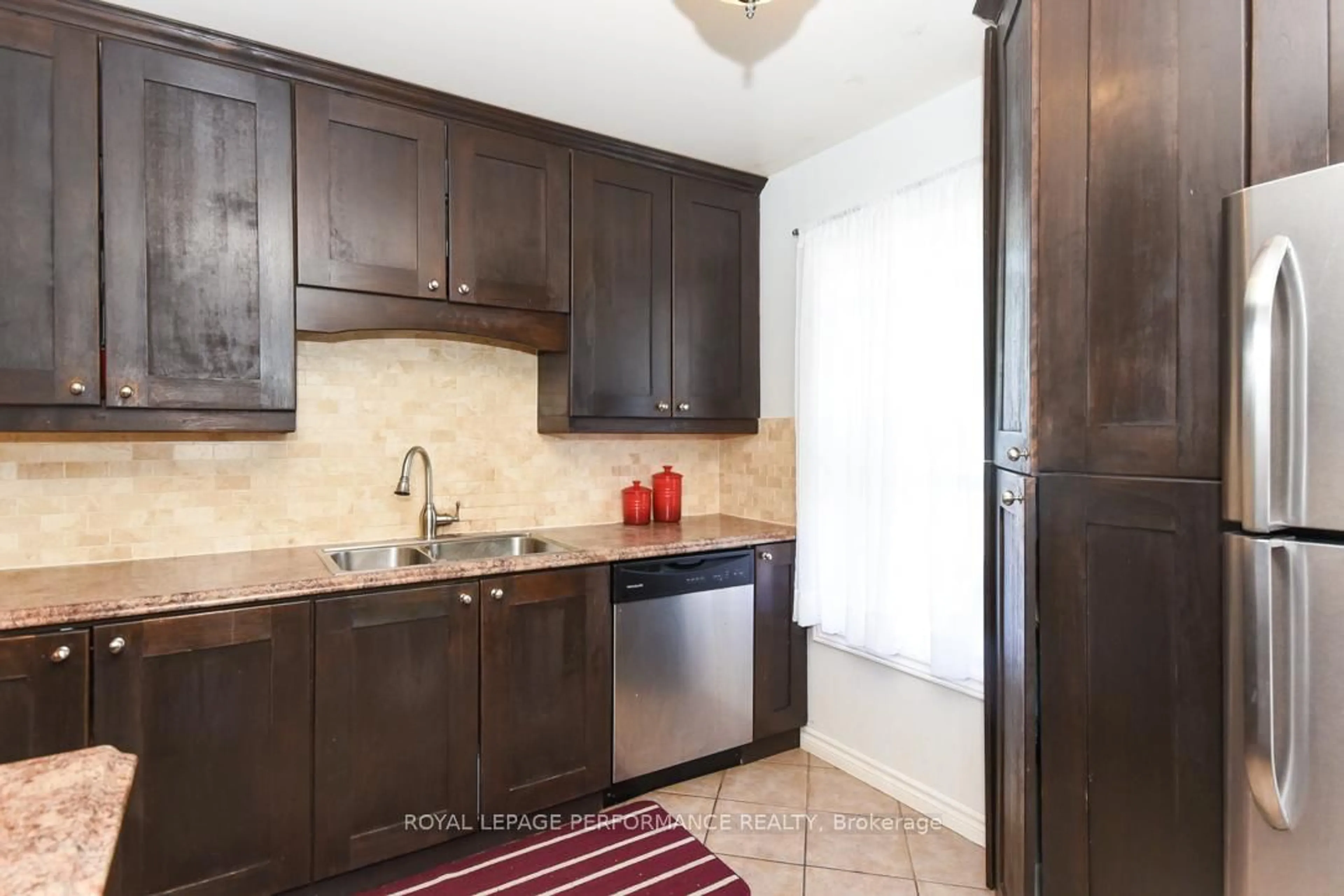 Standard kitchen, ceramic/tile floor for 3194 Stockton Dr, Gloucester Ontario K1T 1S1