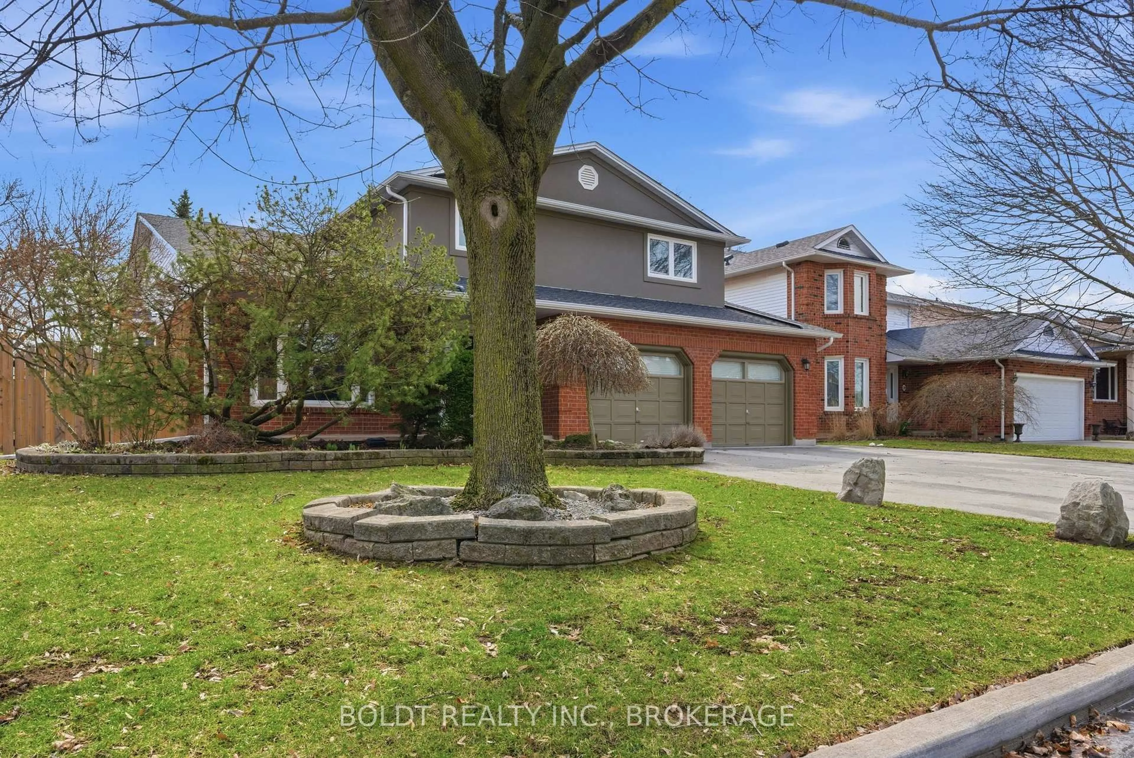 Home with brick exterior material, street for 41 Farmington Dr, St. Catharines Ontario L2S 3G1