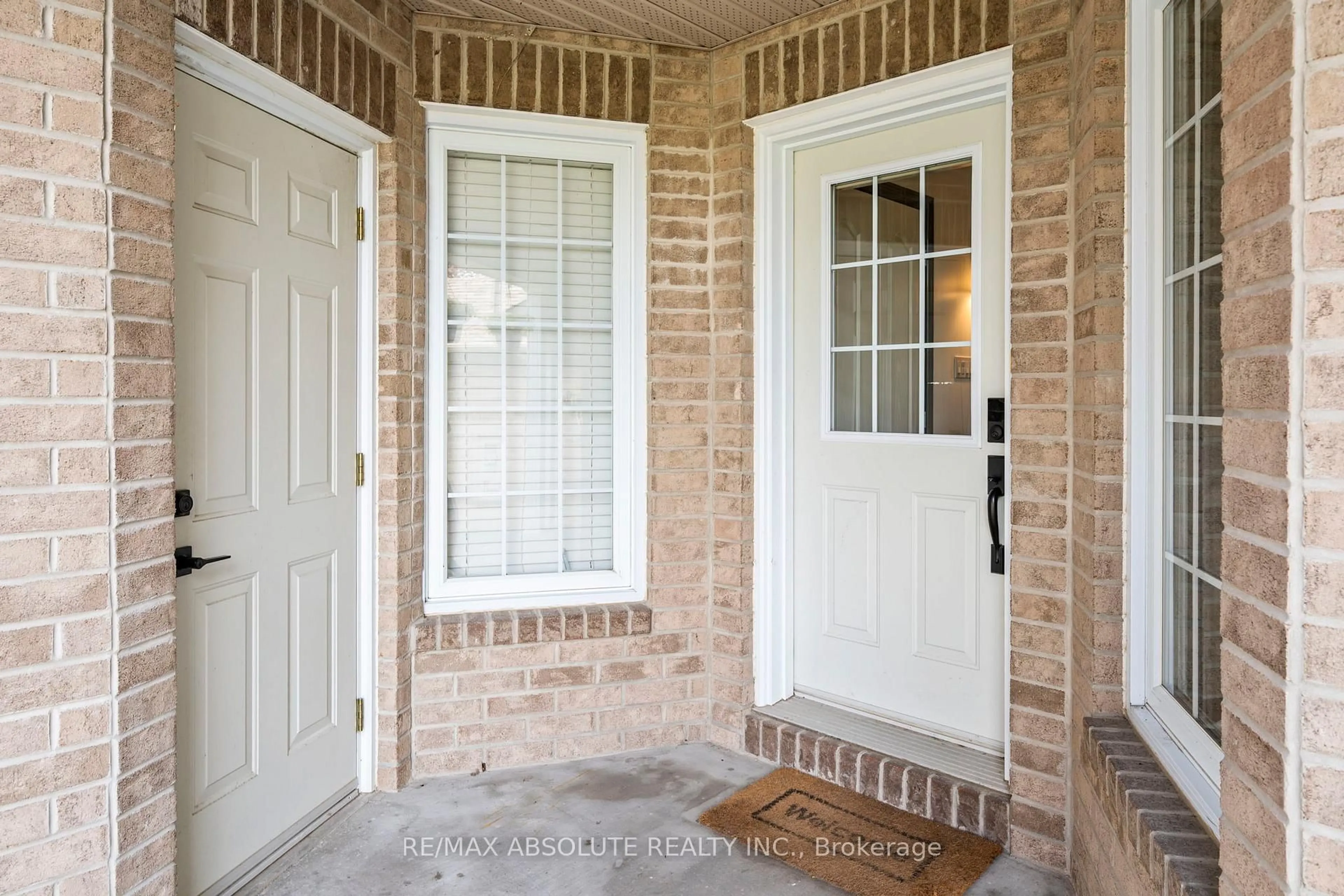 Indoor entryway for 326 Jamieson St, Almonte Ontario K0A 1A0