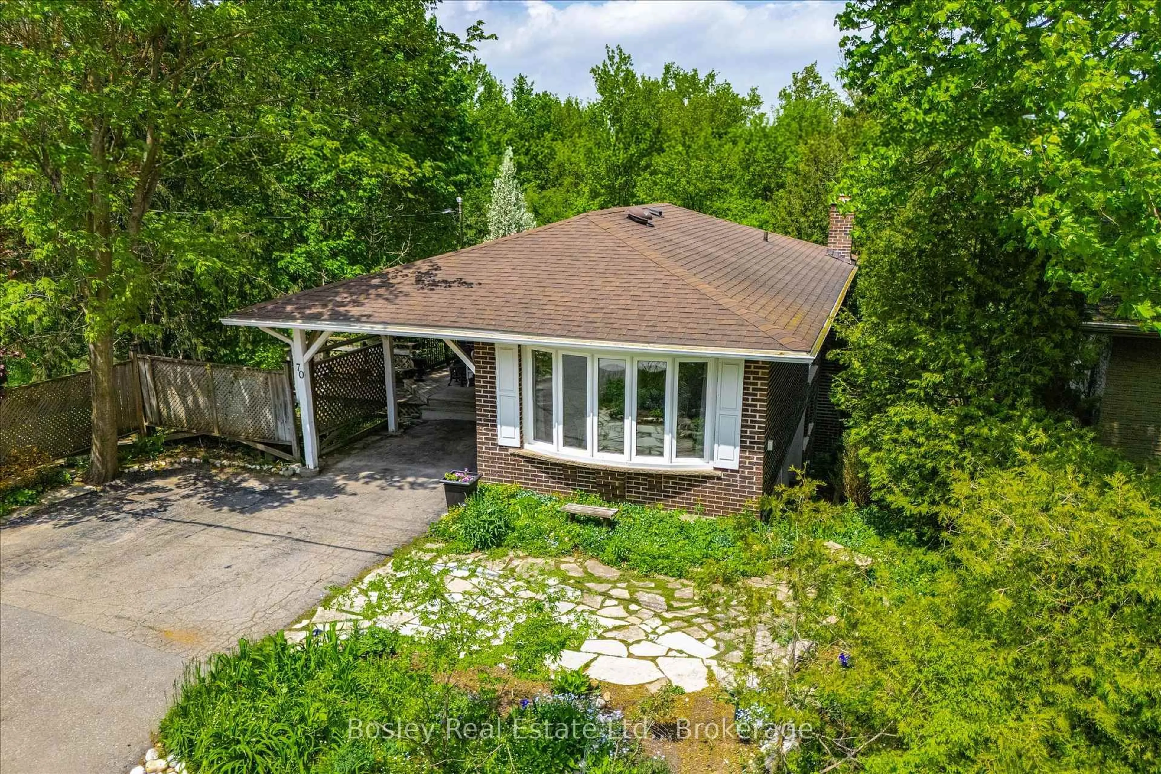 A pic from outside/outdoor area/front of a property/back of a property/a pic from drone, unknown for 70 McNab St, Centre Wellington Ontario N0B 1S0