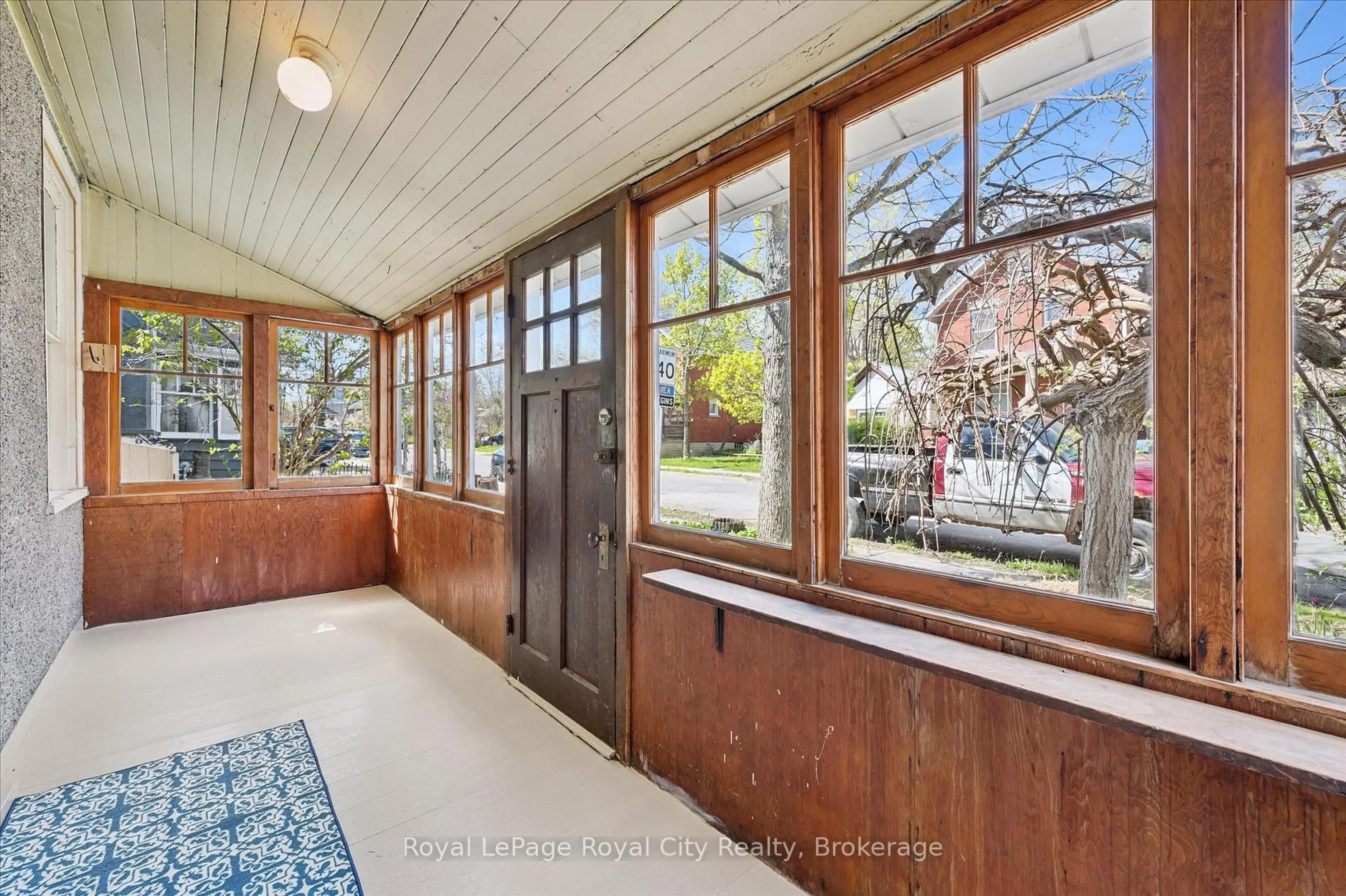 Indoor entryway for 199 Neeve St, Guelph Ontario N1E 5S5