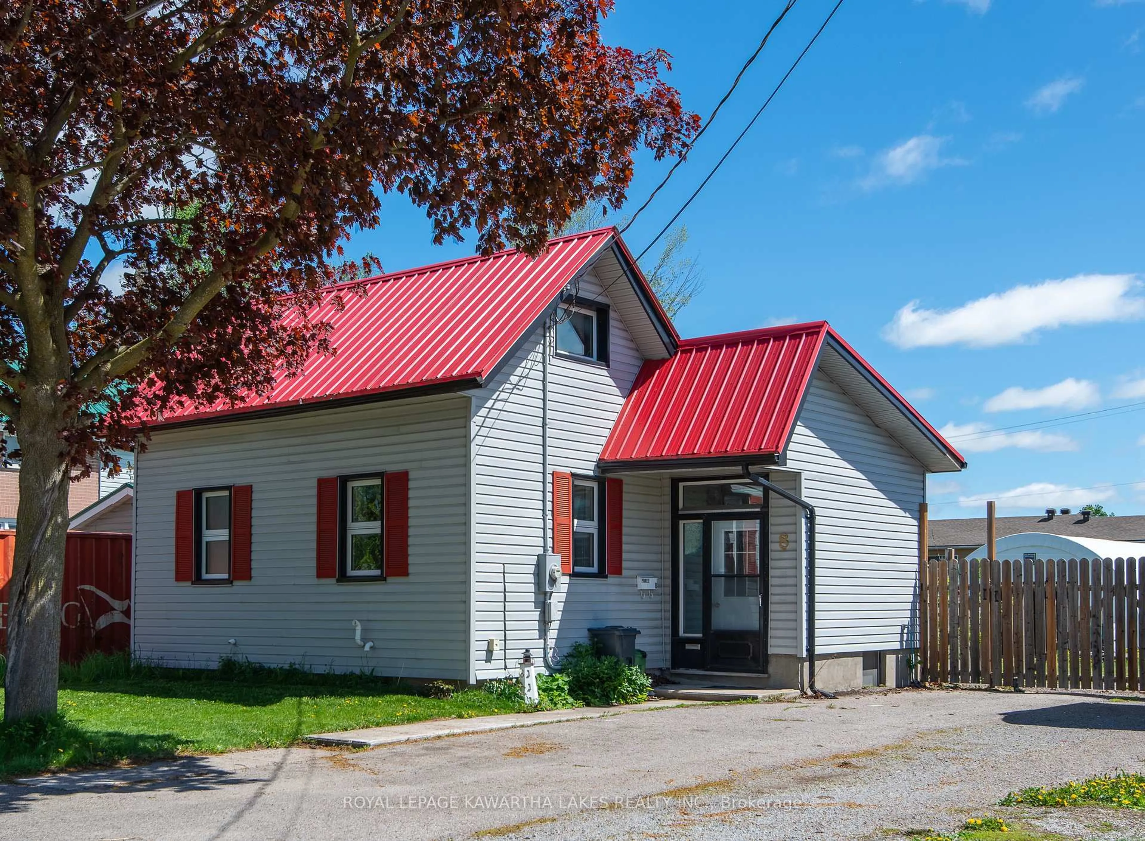 Home with vinyl exterior material, street for 8 Wolfe St, Kawartha Lakes Ontario K9V 2H9