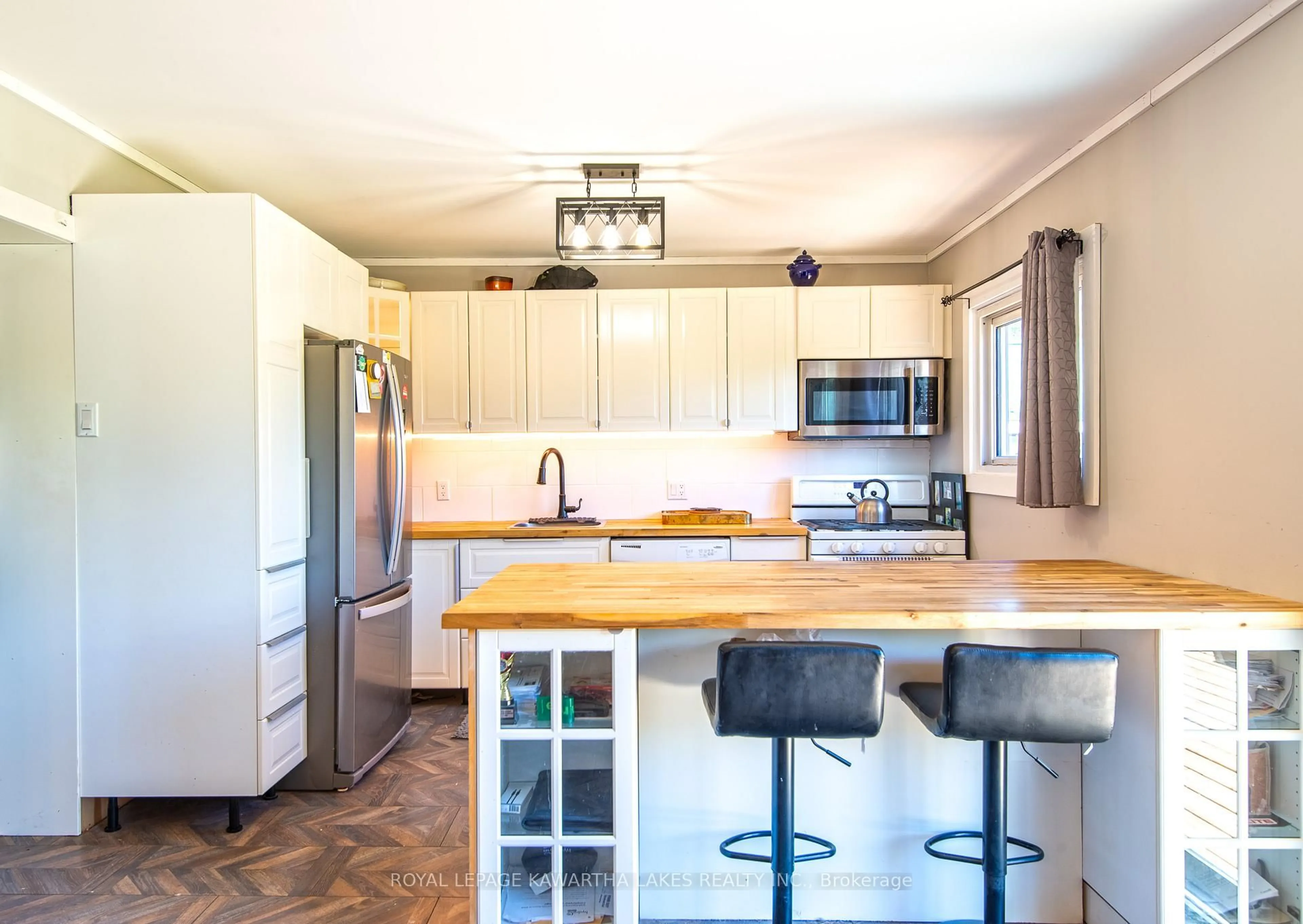 Open concept kitchen, unknown for 8 Wolfe St, Kawartha Lakes Ontario K9V 2H9