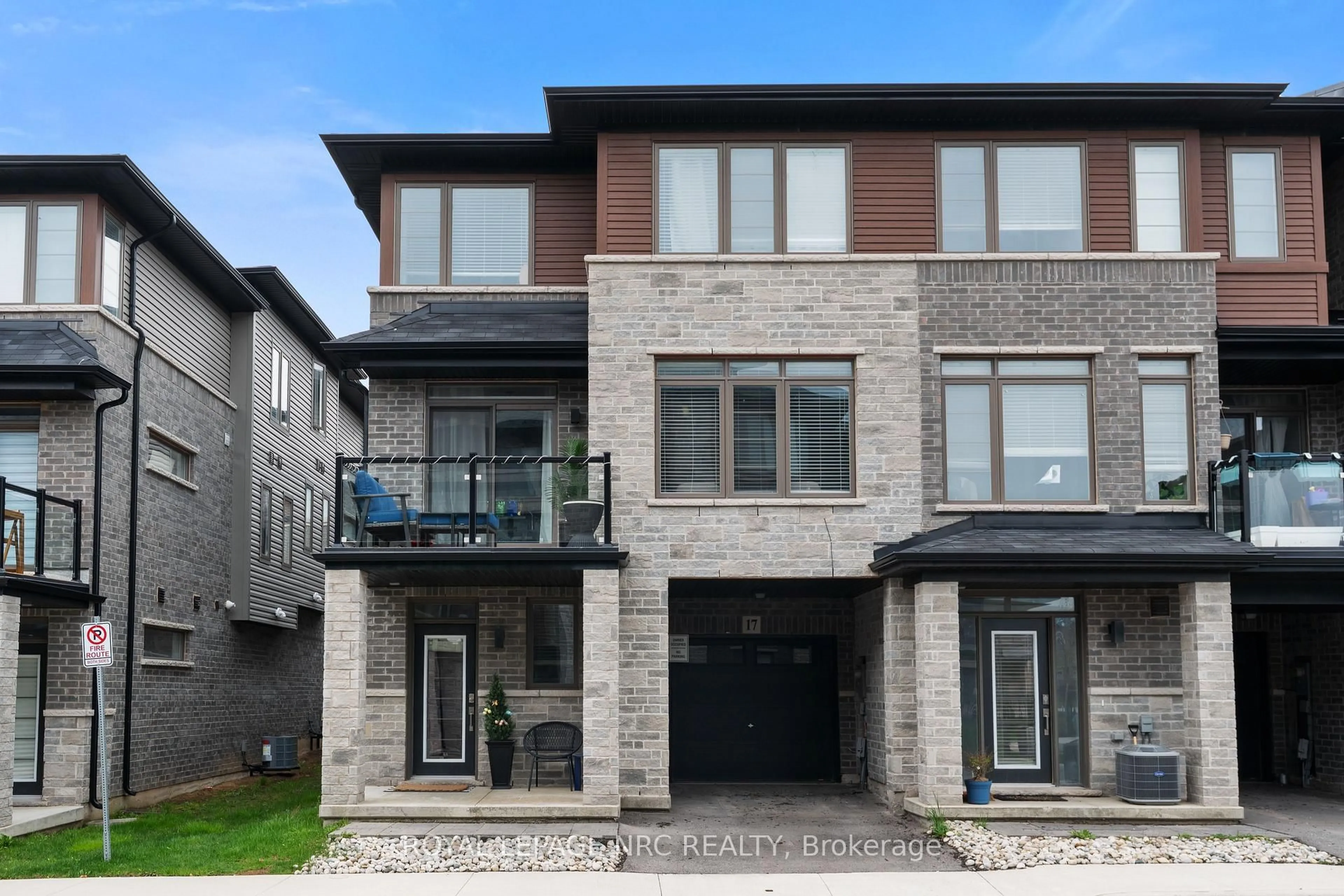 Home with brick exterior material, street for 5000 Connor Dr #17, Lincoln Ontario L3J 0T4