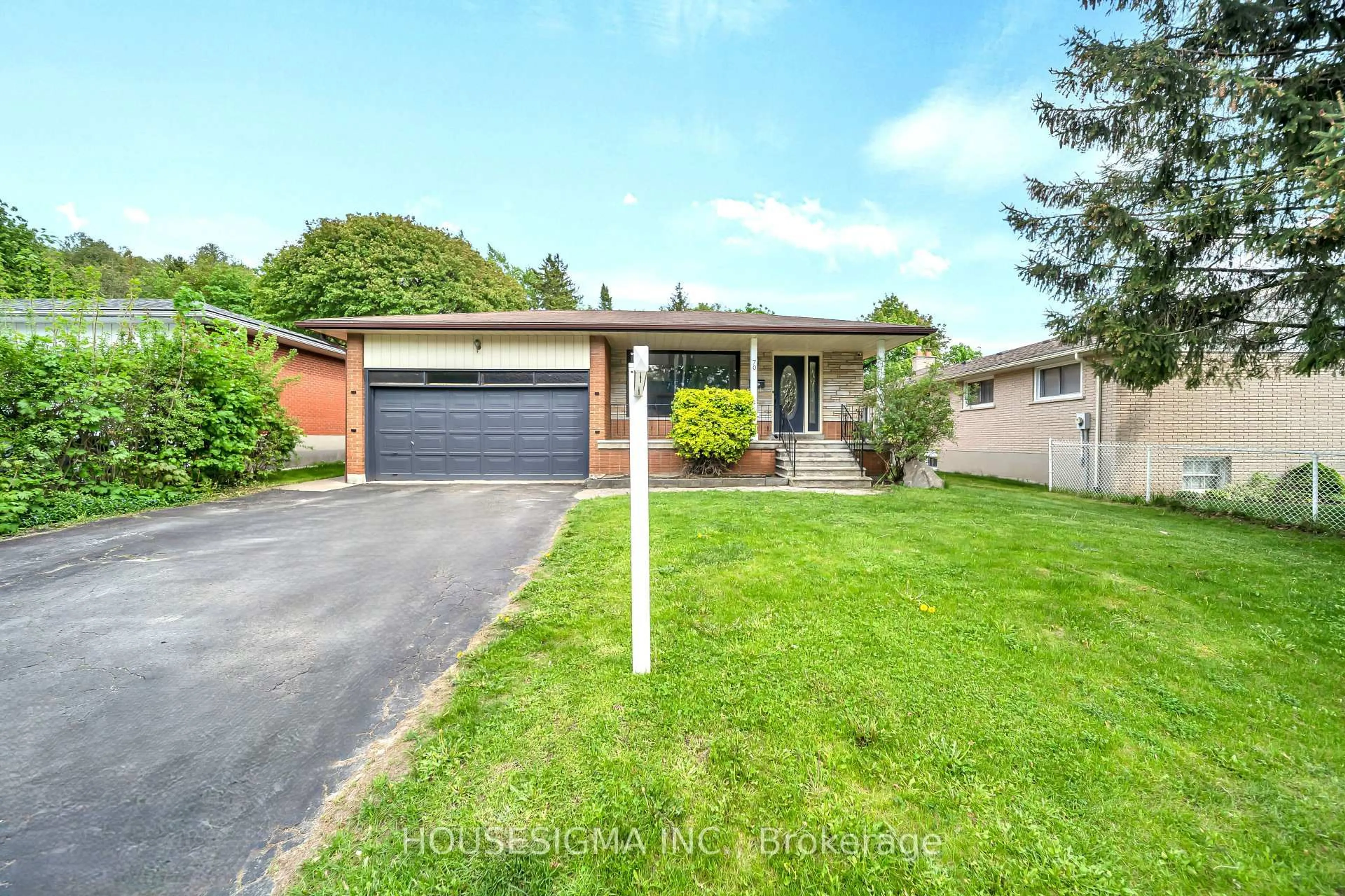 A pic from outside/outdoor area/front of a property/back of a property/a pic from drone, street for 70 Flanders Rd, Guelph Ontario N1G 1W3