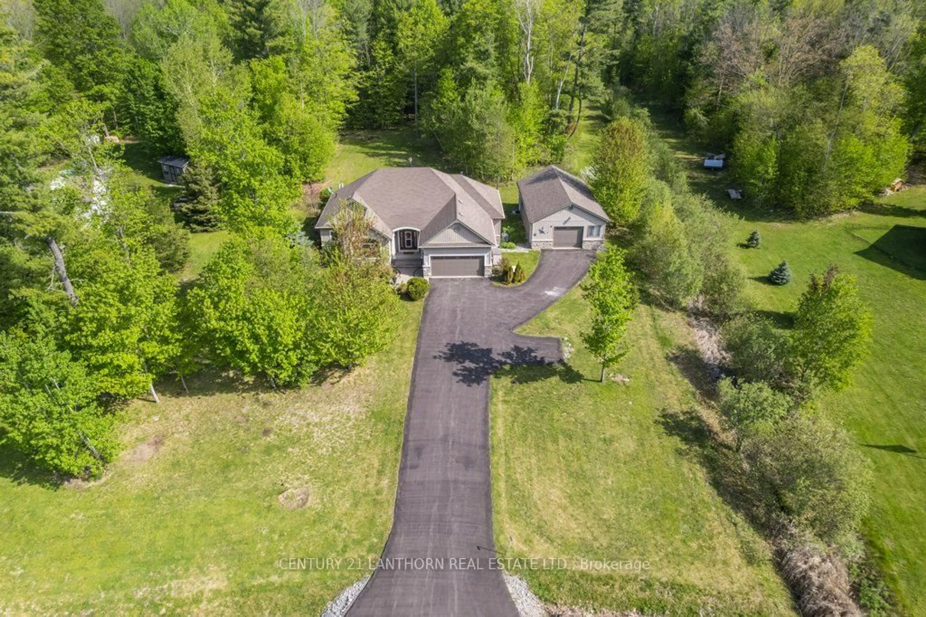 A pic from outside/outdoor area/front of a property/back of a property/a pic from drone, unknown for 8 Grandview Crt, Stirling Ontario K0K 3E0