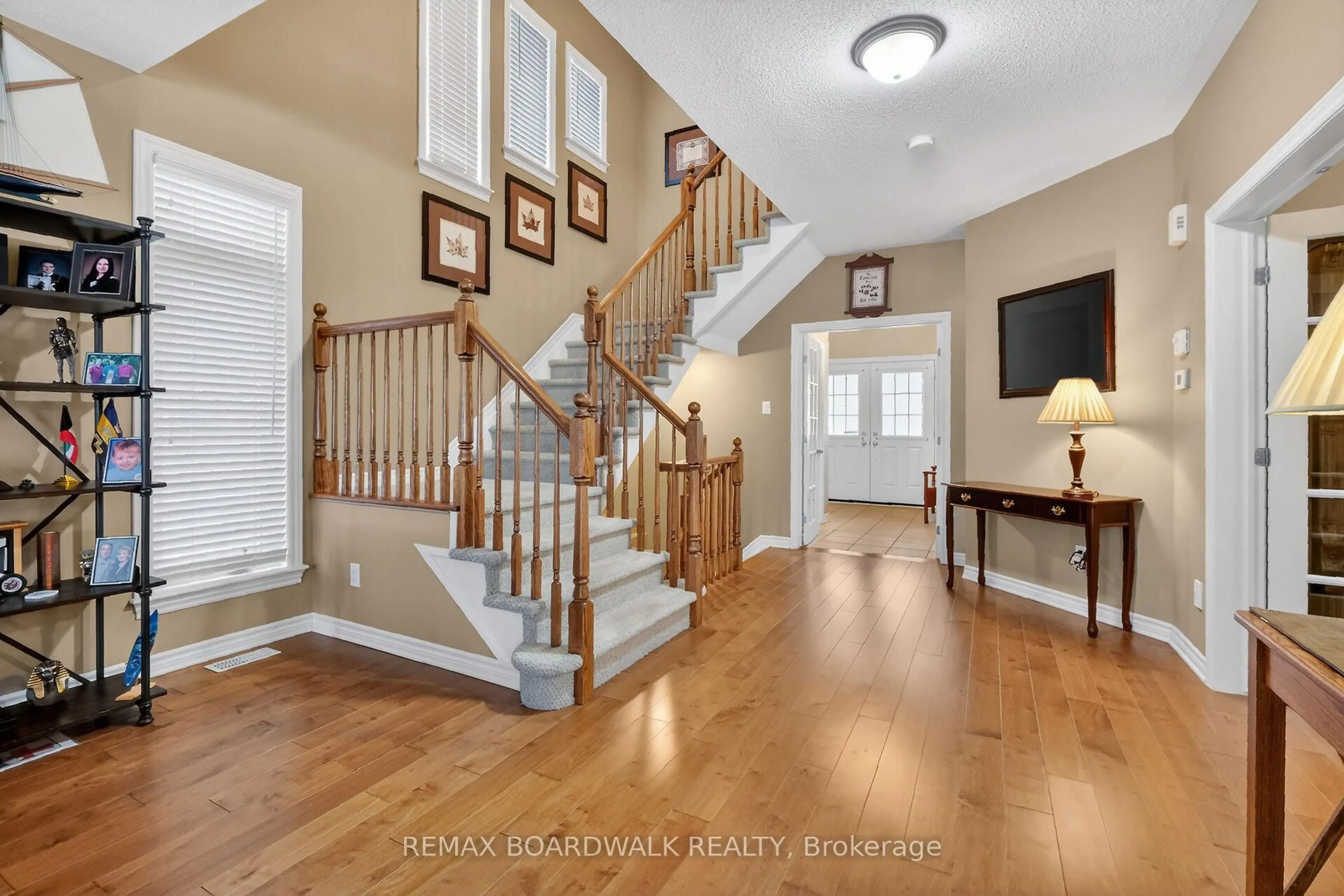 Indoor entryway for 241 Denali Way, Stittsville Ontario K2S 0N1