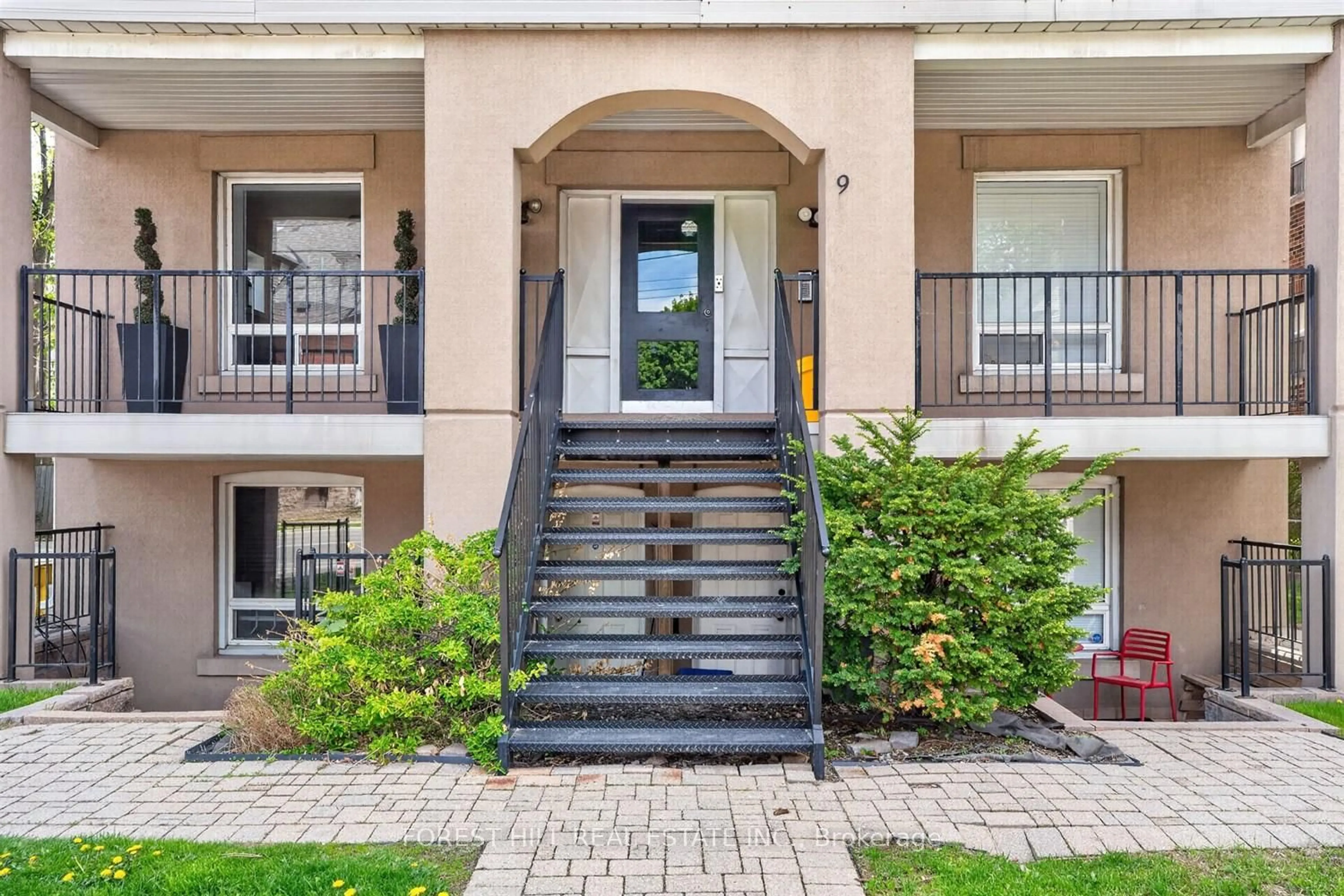 Indoor entryway for 9 Sherman Ave #3, Hamilton Ontario L8M 2P5