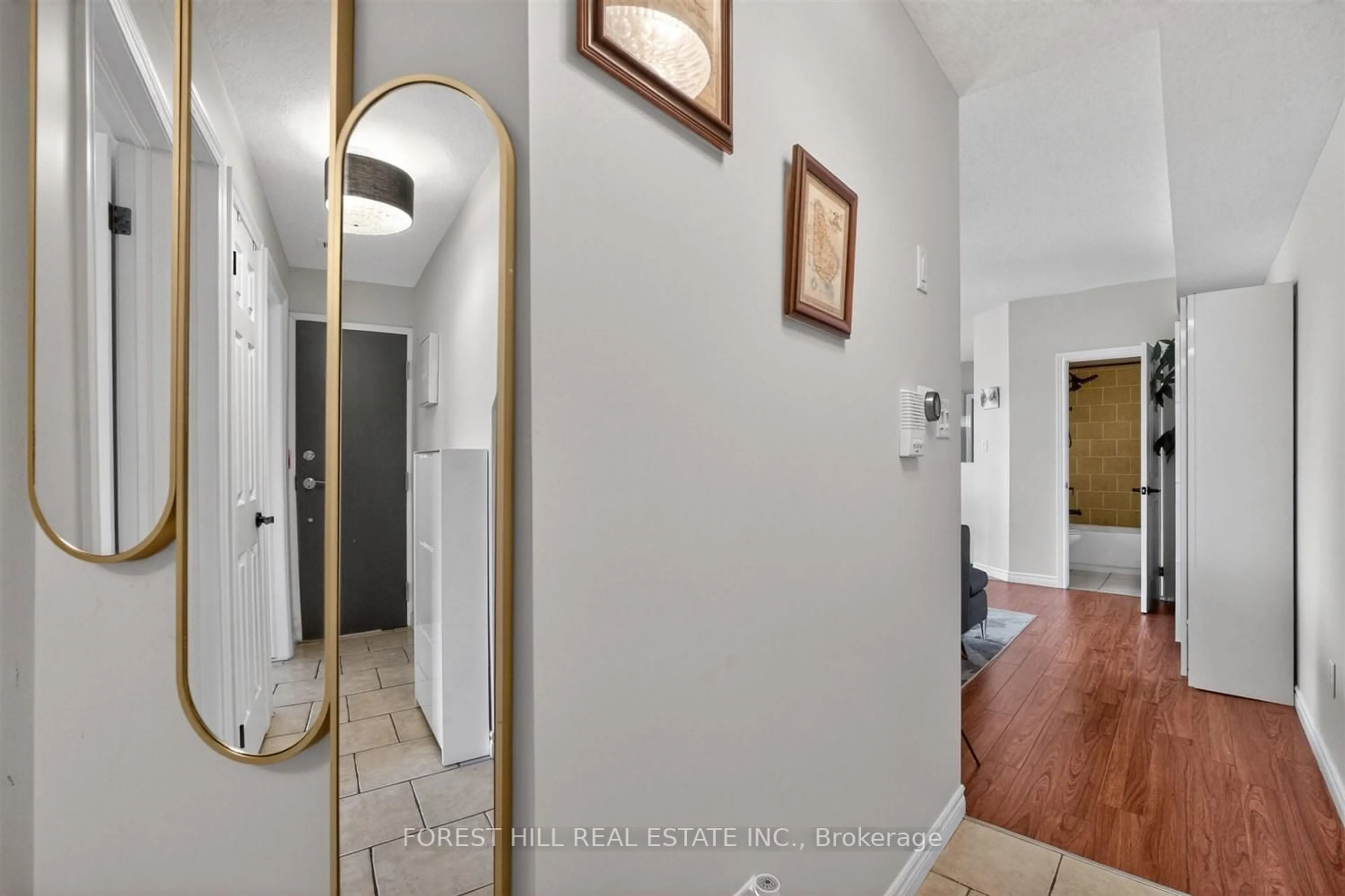Indoor entryway for 9 Sherman Ave #3, Hamilton Ontario L8M 2P5