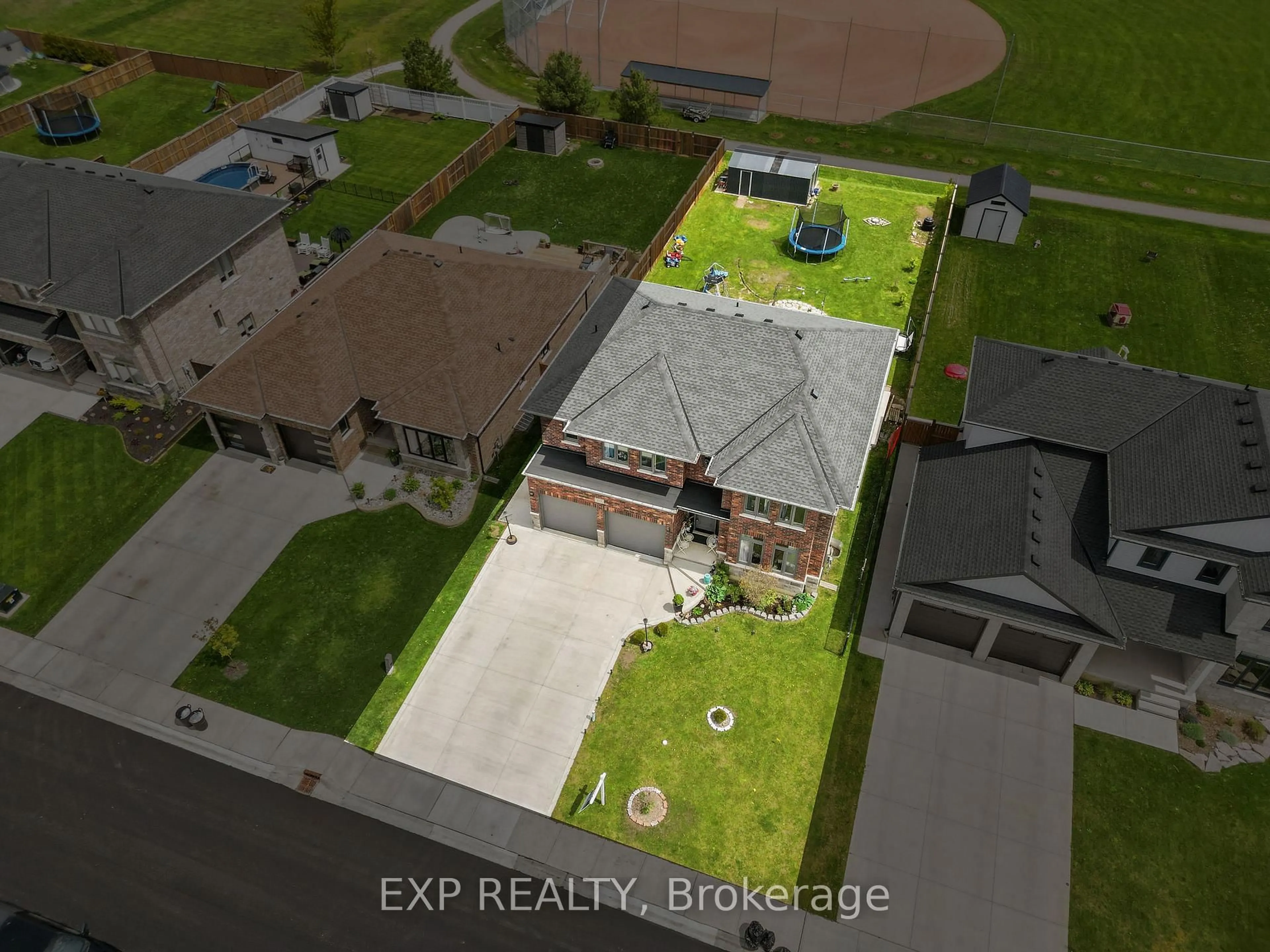 A pic from outside/outdoor area/front of a property/back of a property/a pic from drone, city buildings view from balcony for 211 Leitch St, Dutton/Dunwich Ontario N0L 1J0