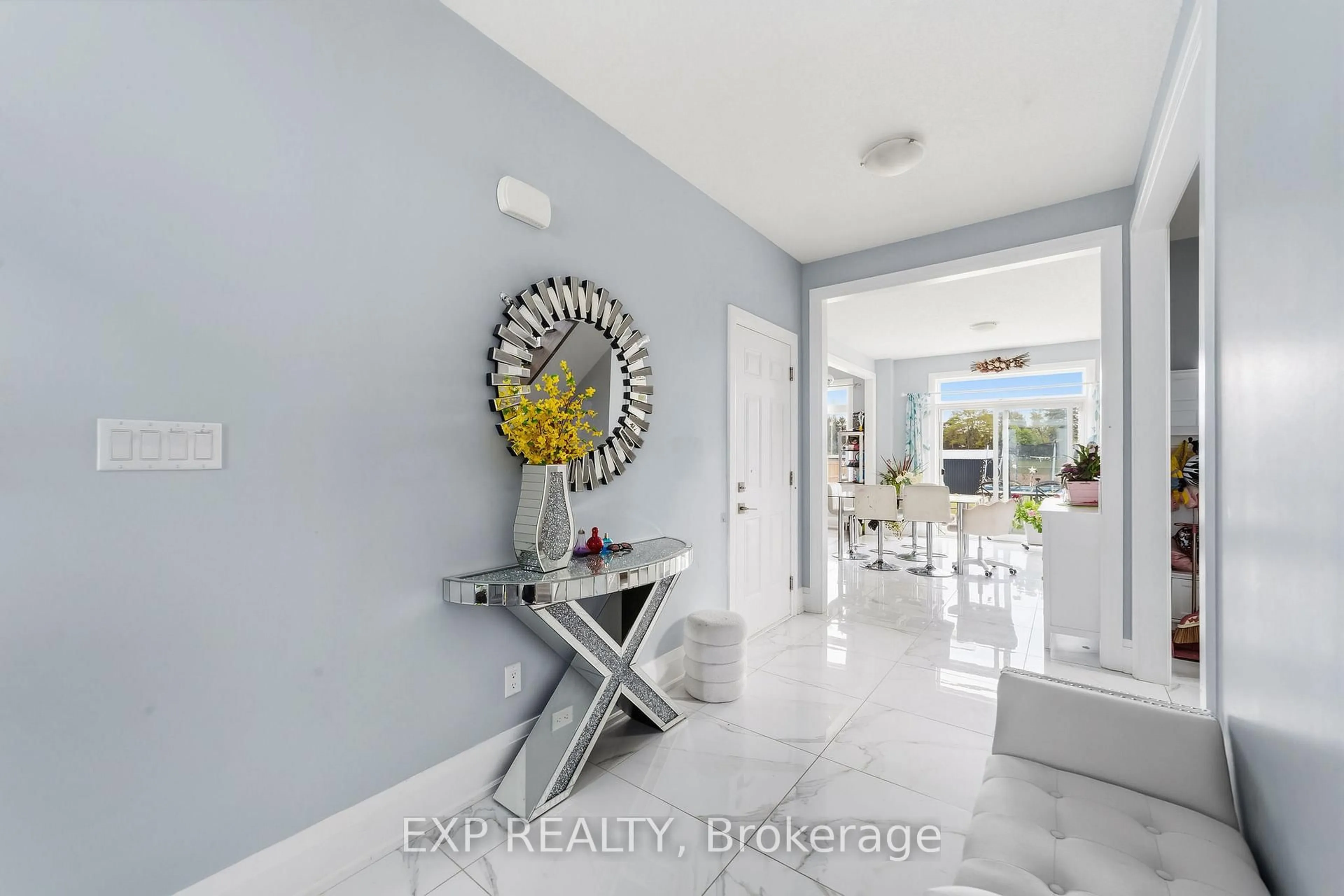 Indoor entryway for 211 Leitch St, Dutton/Dunwich Ontario N0L 1J0