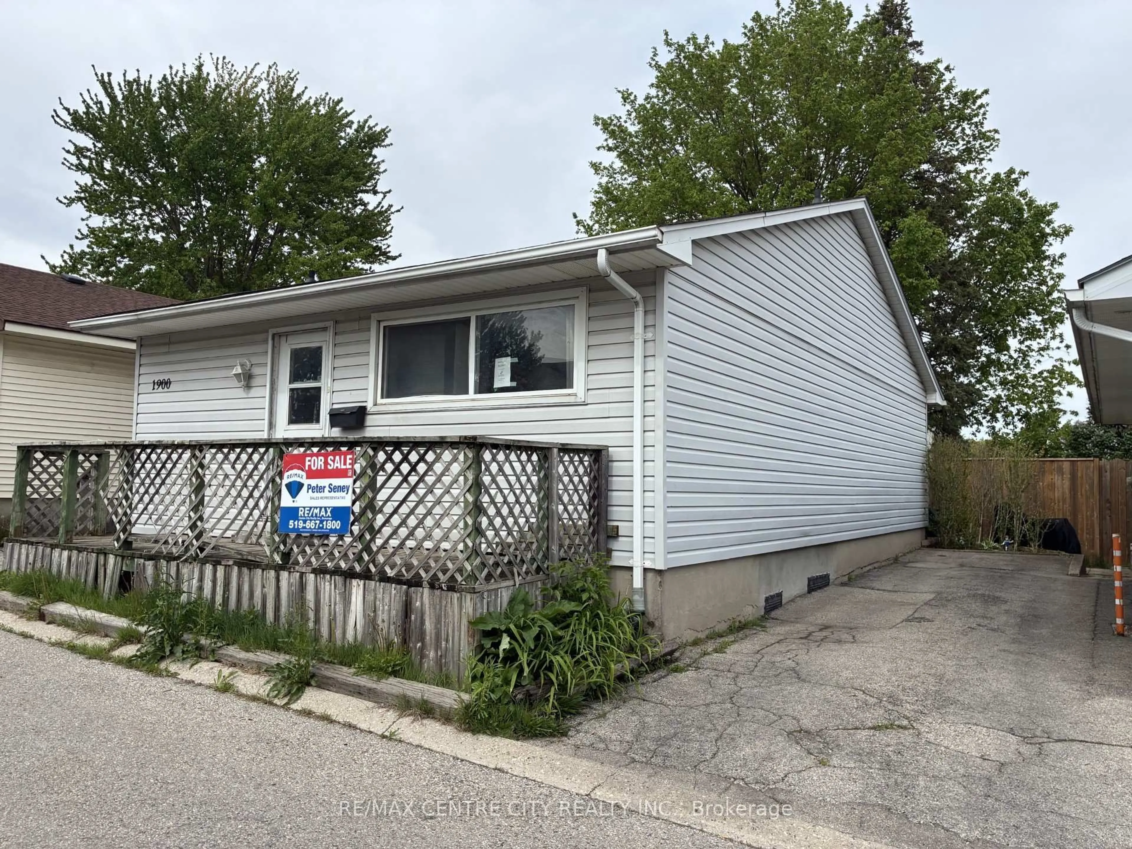 Home with vinyl exterior material, street for 1900 Culver Dr, London East Ontario N5V 3K6