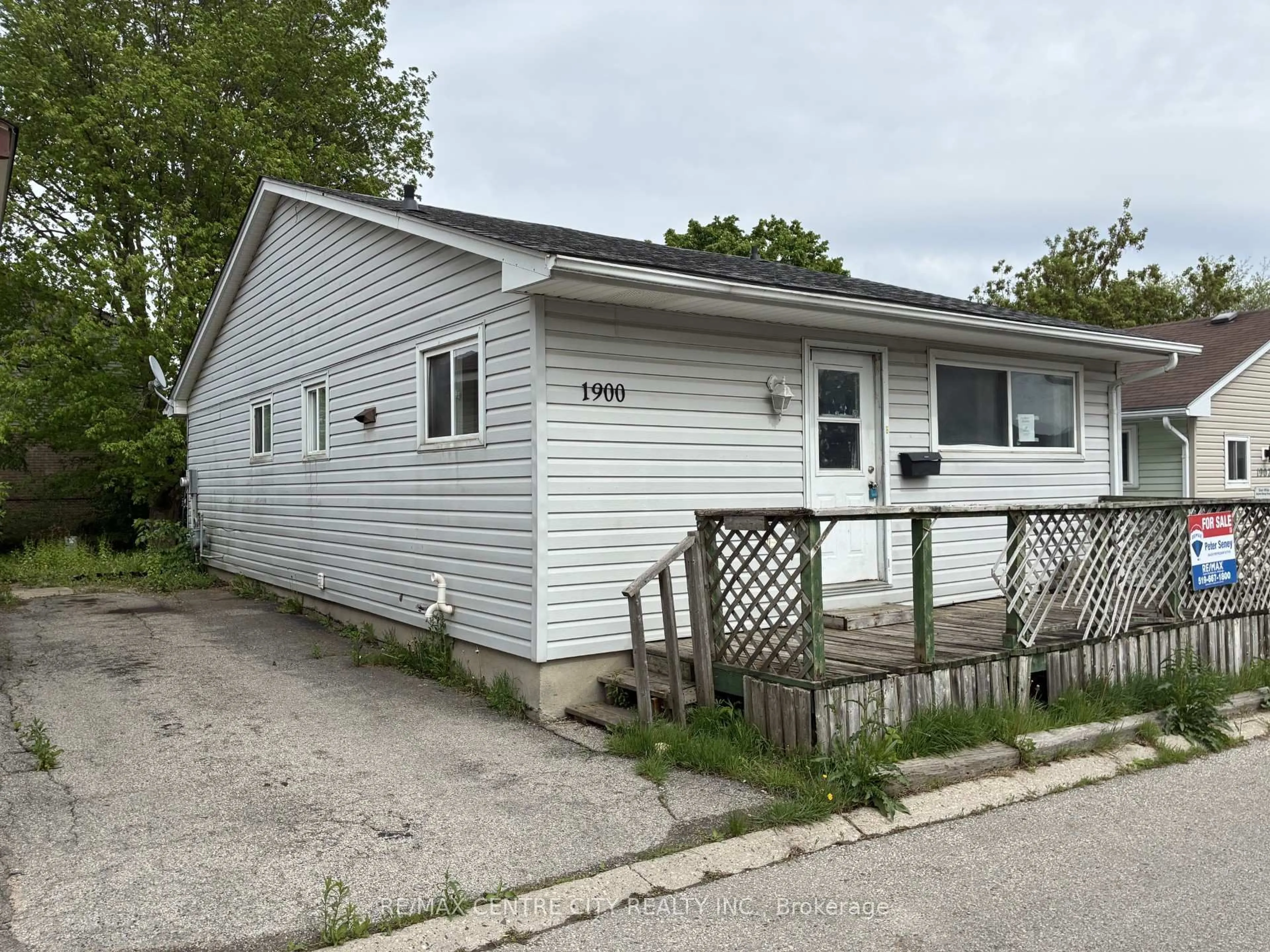 Shed for 1900 Culver Dr, London East Ontario N5V 3K6