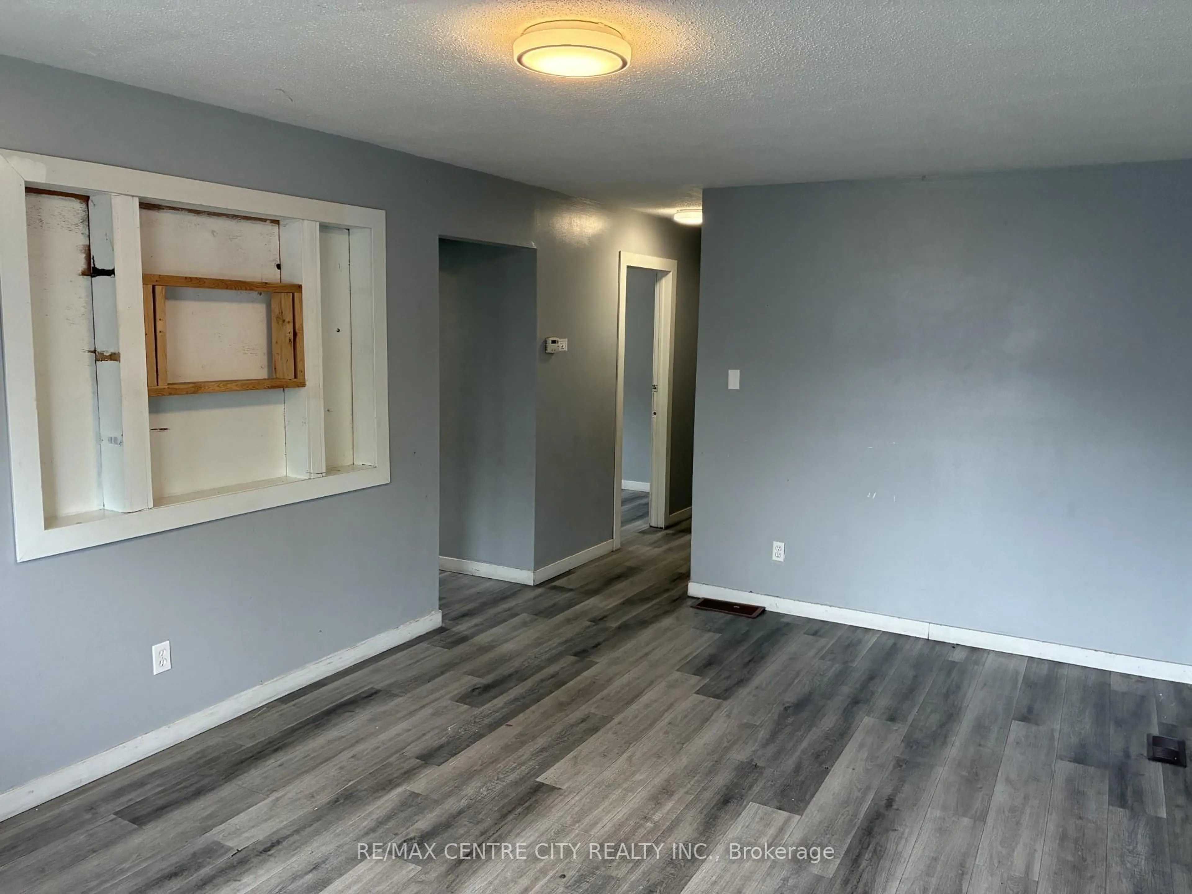 A pic of a room for 1900 Culver Dr, London East Ontario N5V 3K6