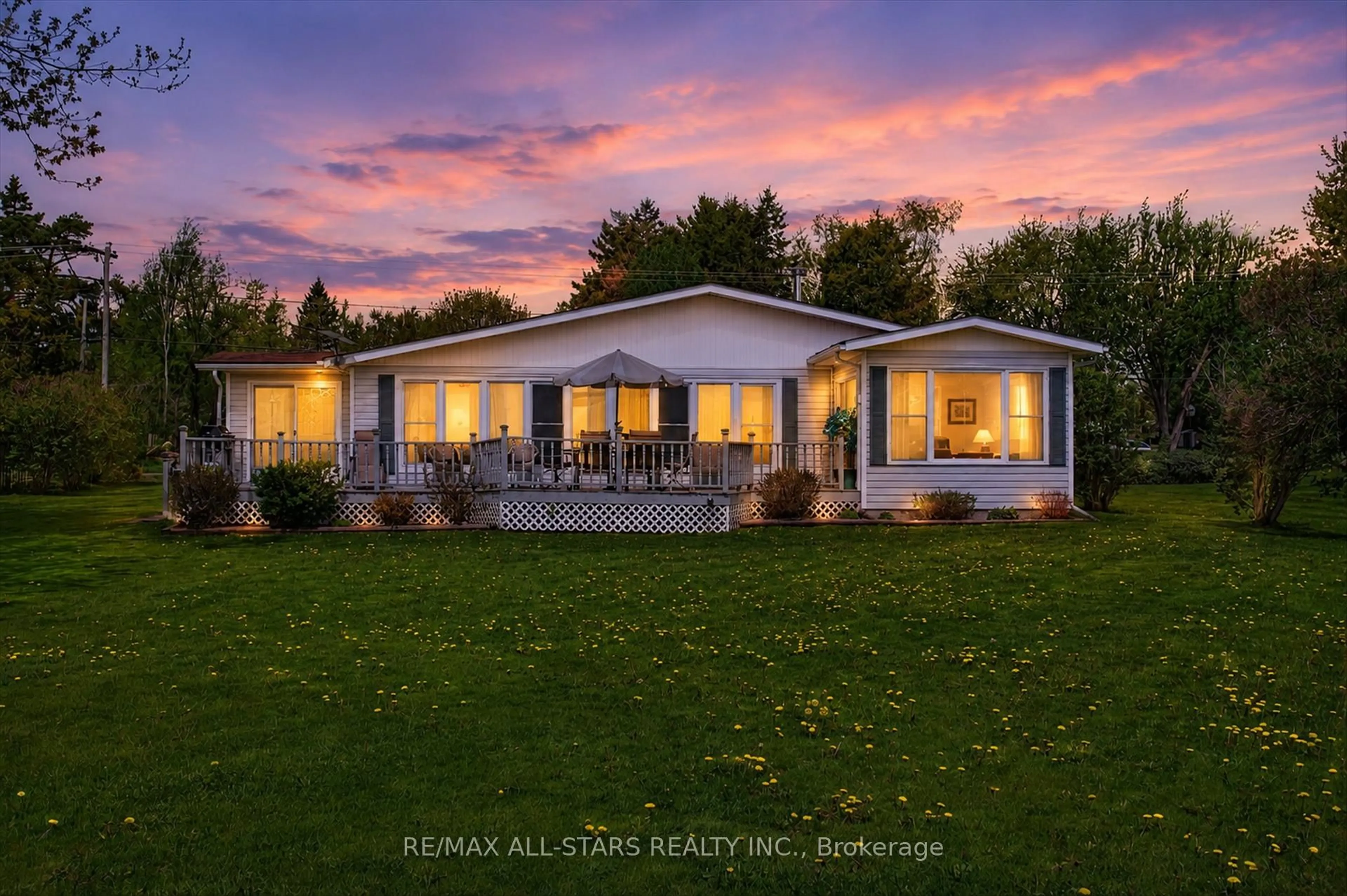 Home with vinyl exterior material, unknown for 132 Fenelon Dr, Kawartha Lakes Ontario K0M 1G0