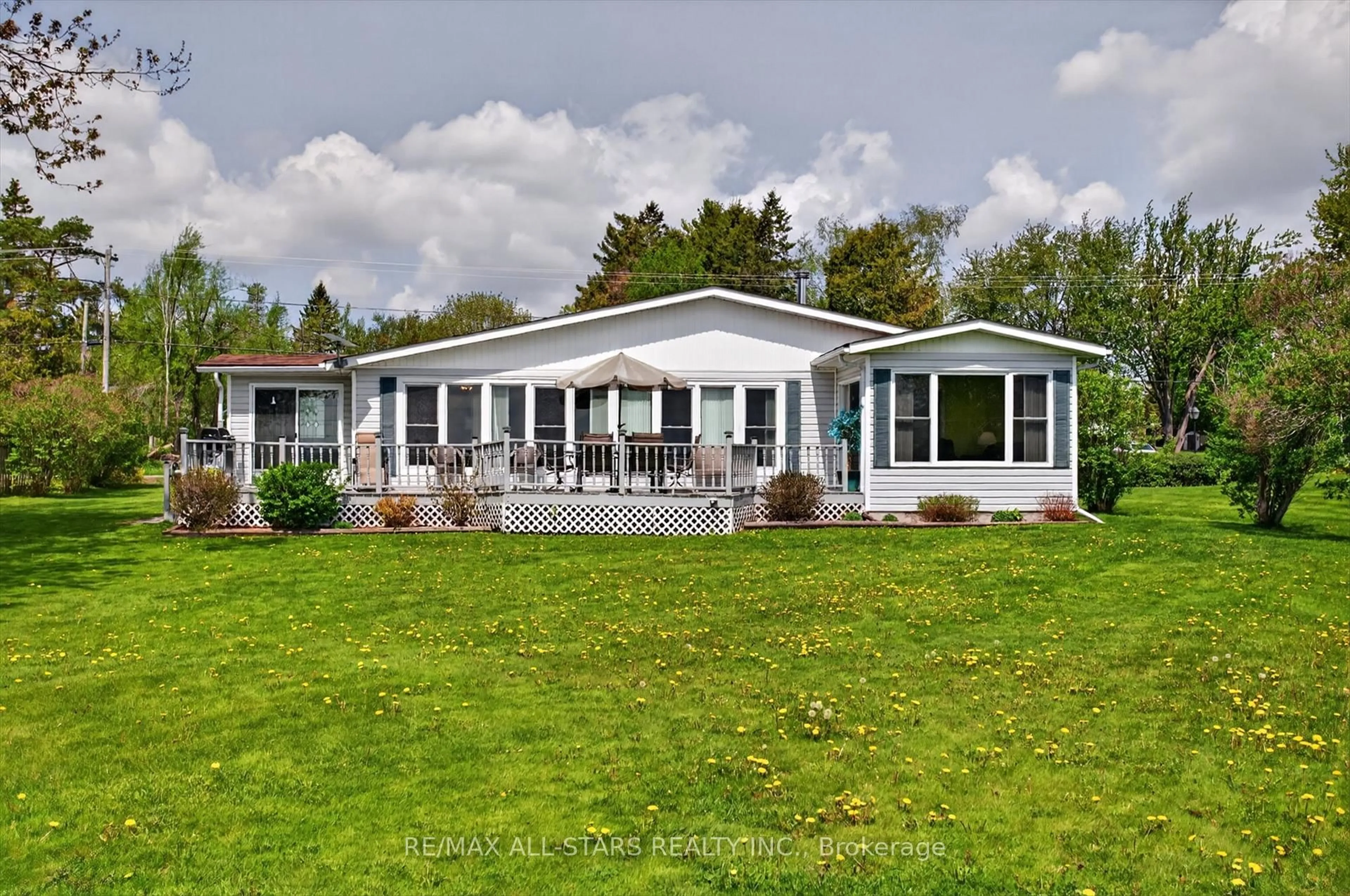 Home with vinyl exterior material, water/lake/river/ocean view for 132 Fenelon Dr, Kawartha Lakes Ontario K0M 1G0