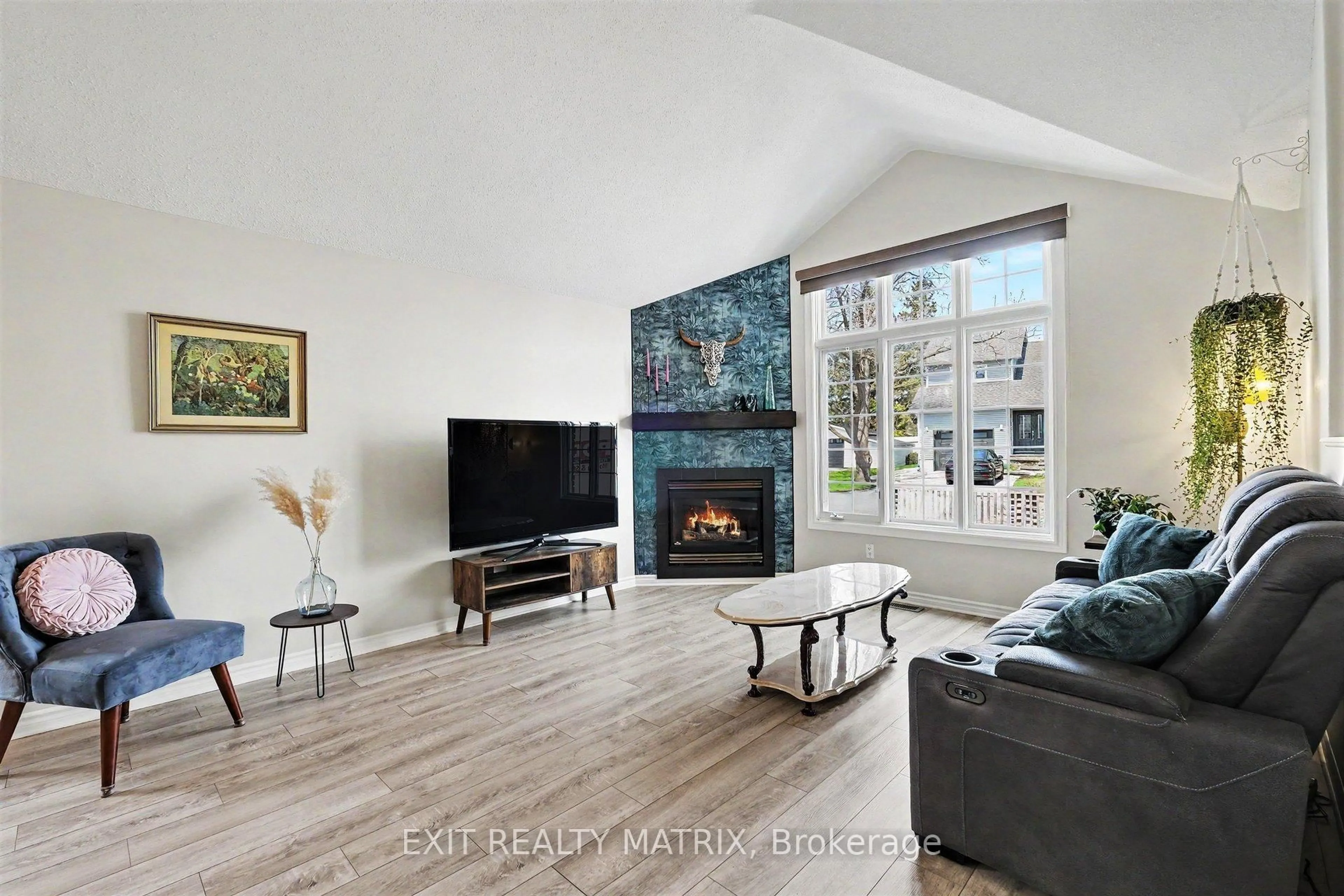 Living room with furniture, unknown for 87 Forget St, Russell Ontario K0A 1W0