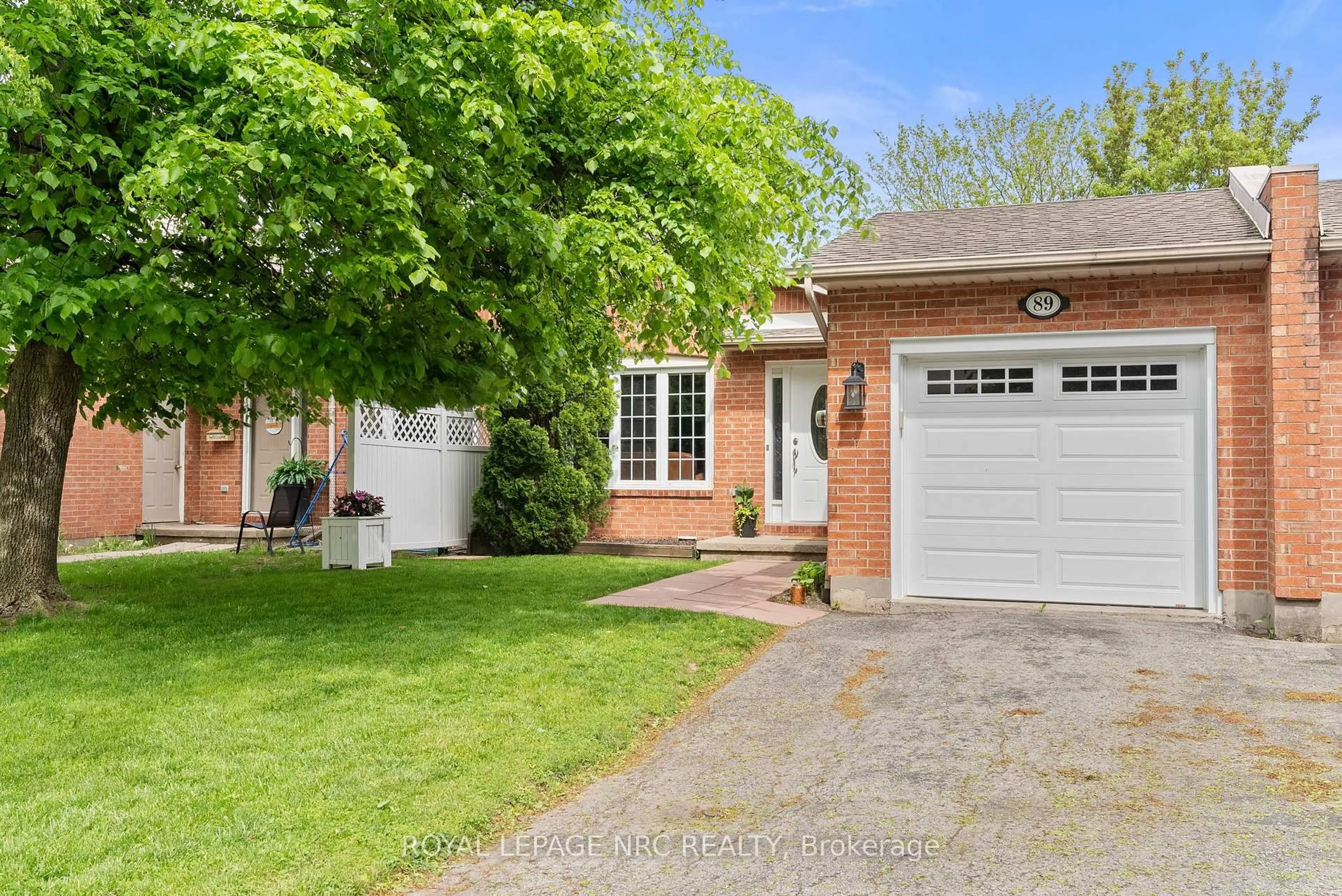 Home with brick exterior material, street for 89 Stoney Brook Cres, St. Catharines Ontario L2S 3R8