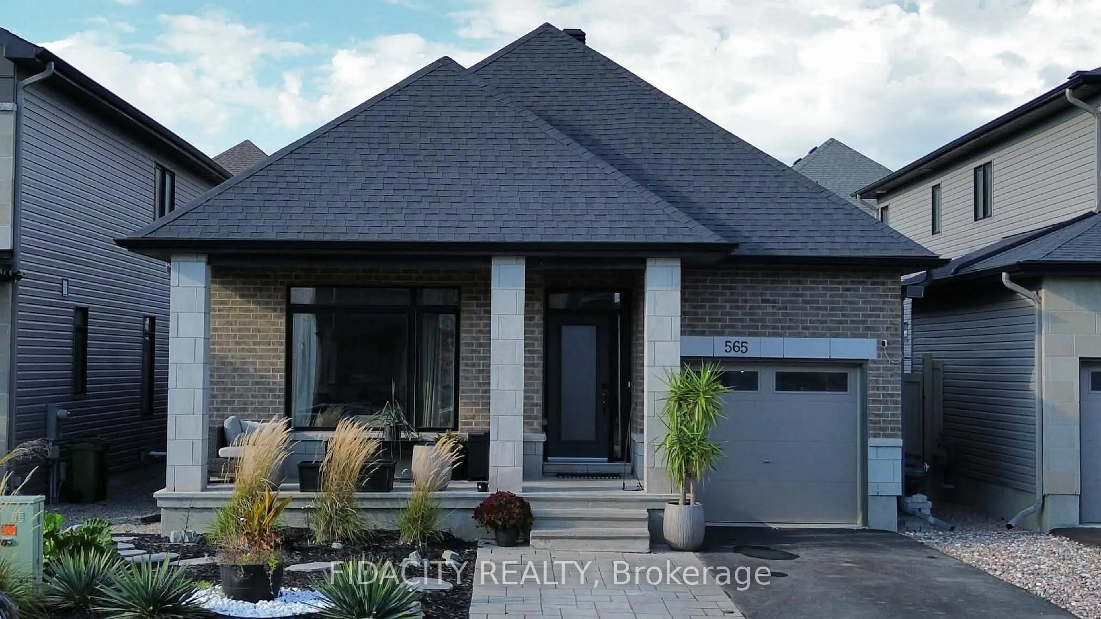 Home with brick exterior material, street for 565 Bobolink Rdge, Ottawa Ontario K2S 2P4