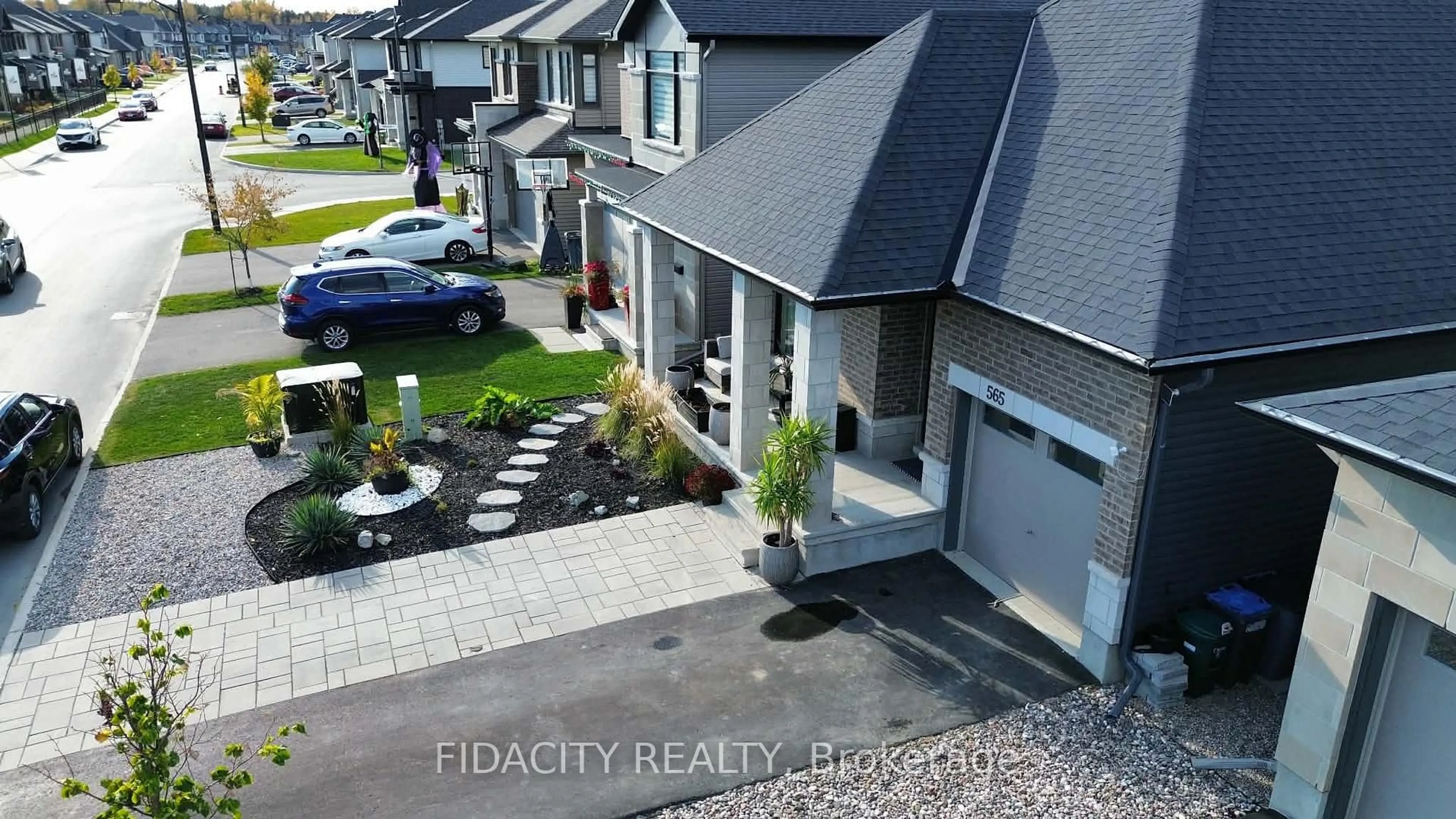 A pic from outside/outdoor area/front of a property/back of a property/a pic from drone, street for 565 Bobolink Rdge, Ottawa Ontario K2S 2P4