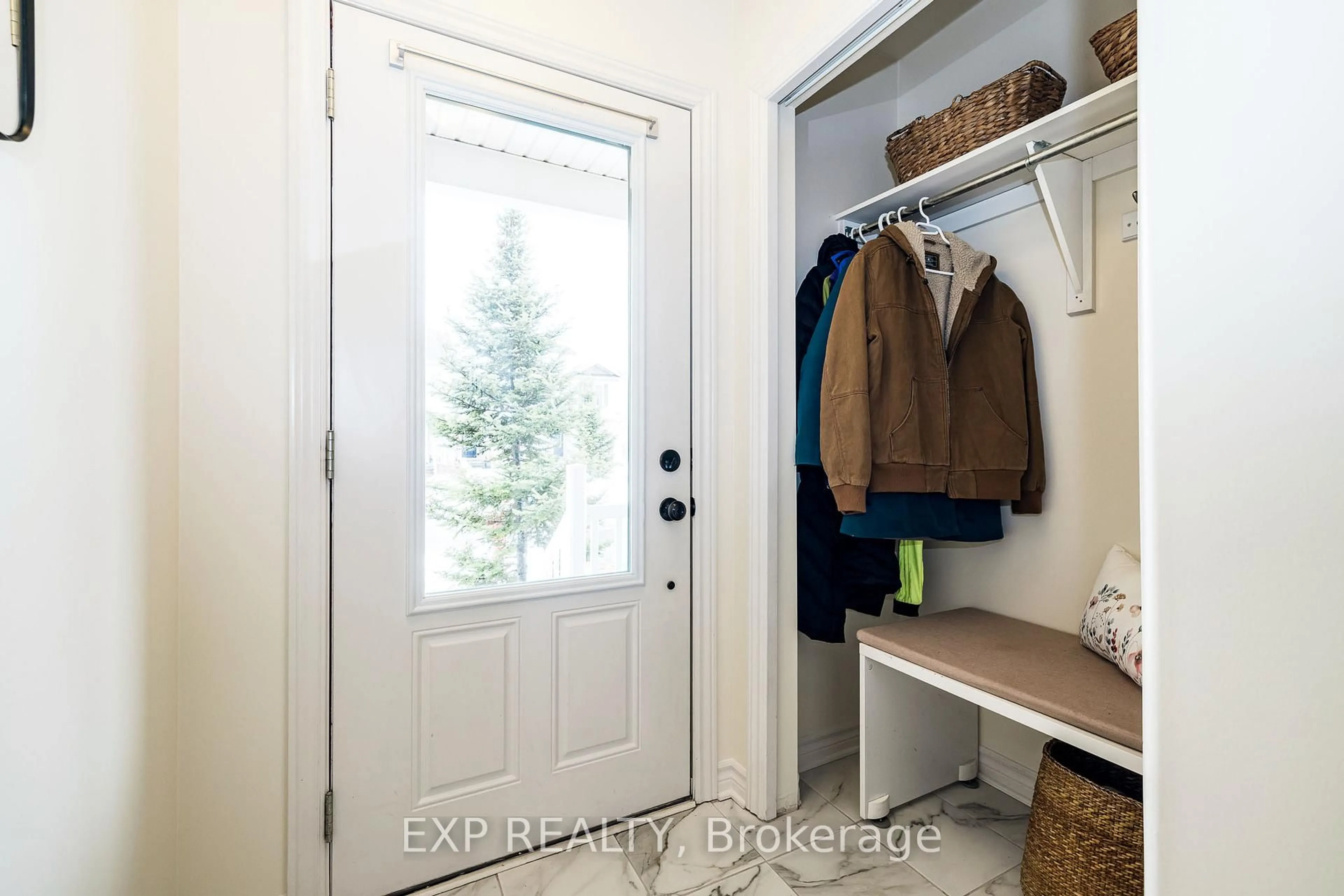 Indoor entryway for 526 Stanley Brothers St, Almonte Ontario K0A 1A0