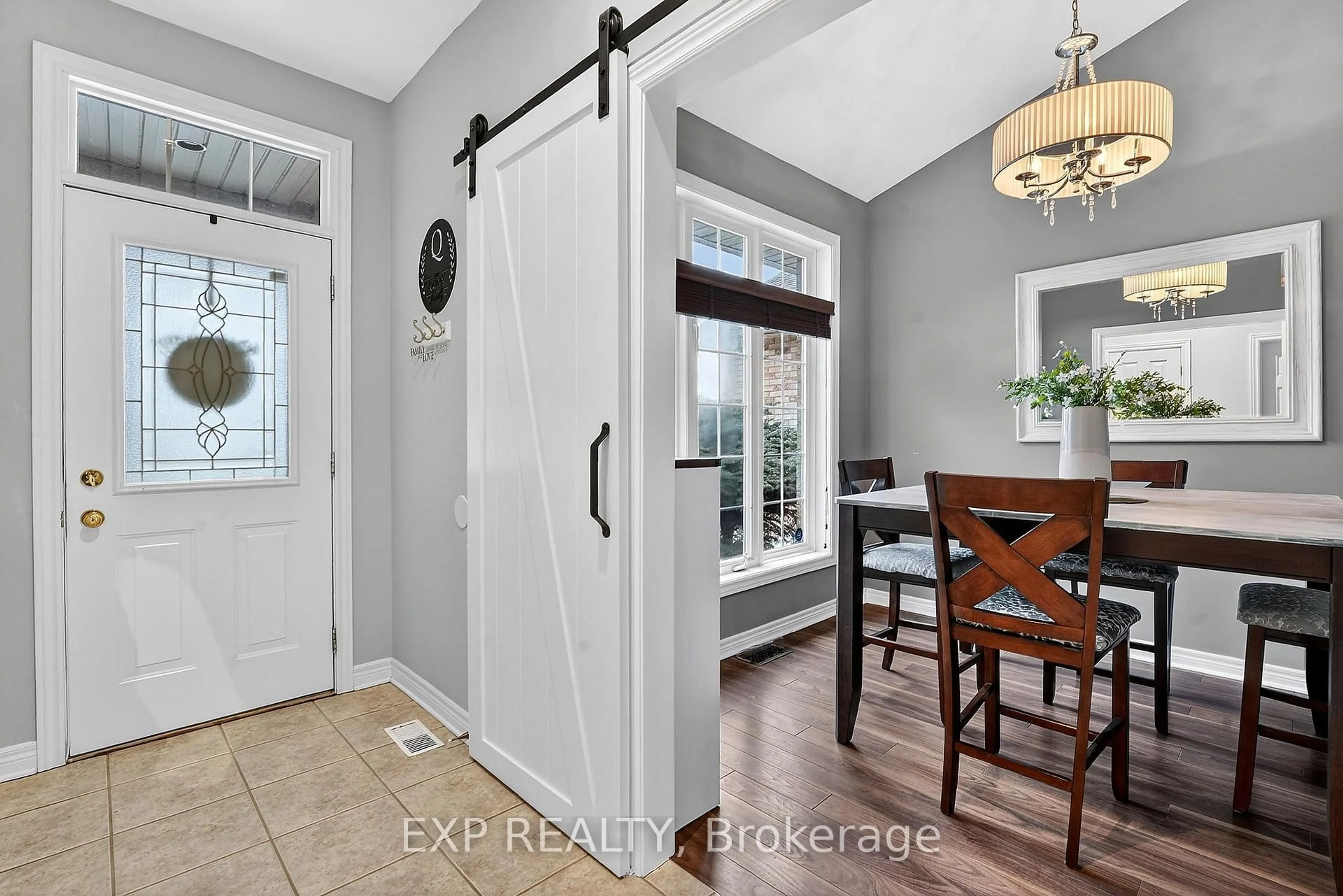 Indoor entryway for 3669 Carver St, Fort Erie Ontario L0S 1S0
