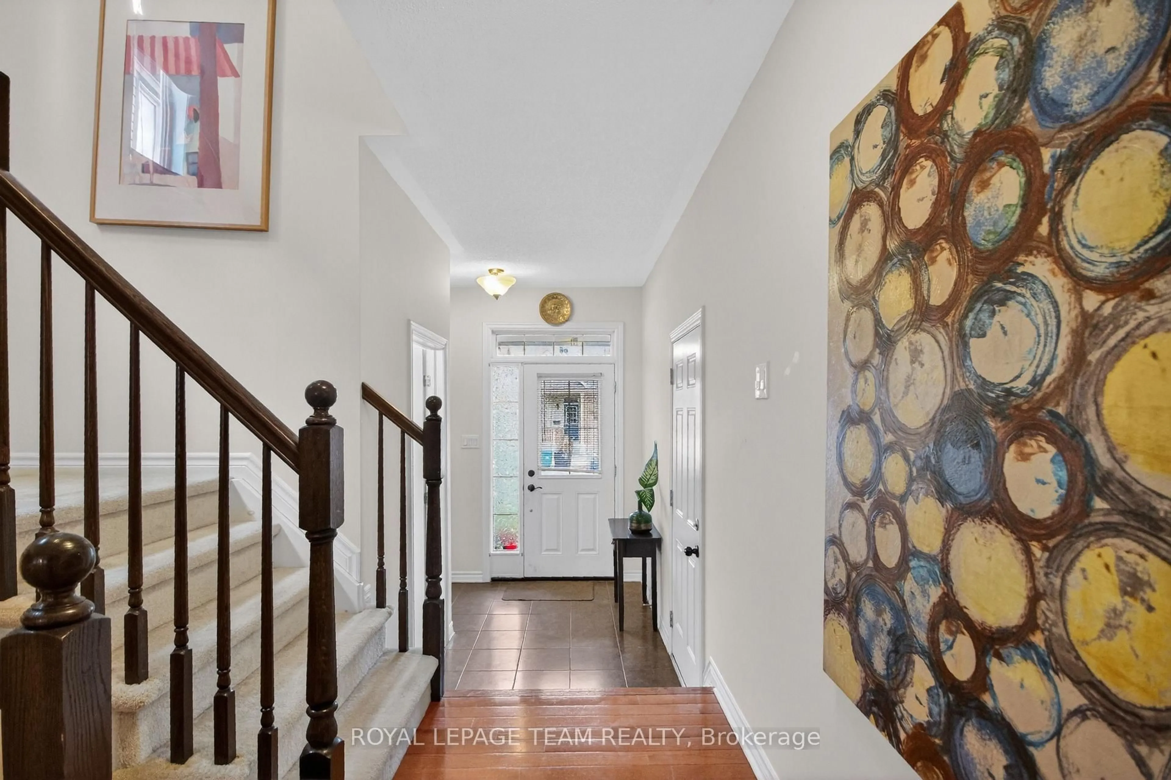 Indoor entryway for 232 Rivertree St, Ottawa Ontario K2M 0J3