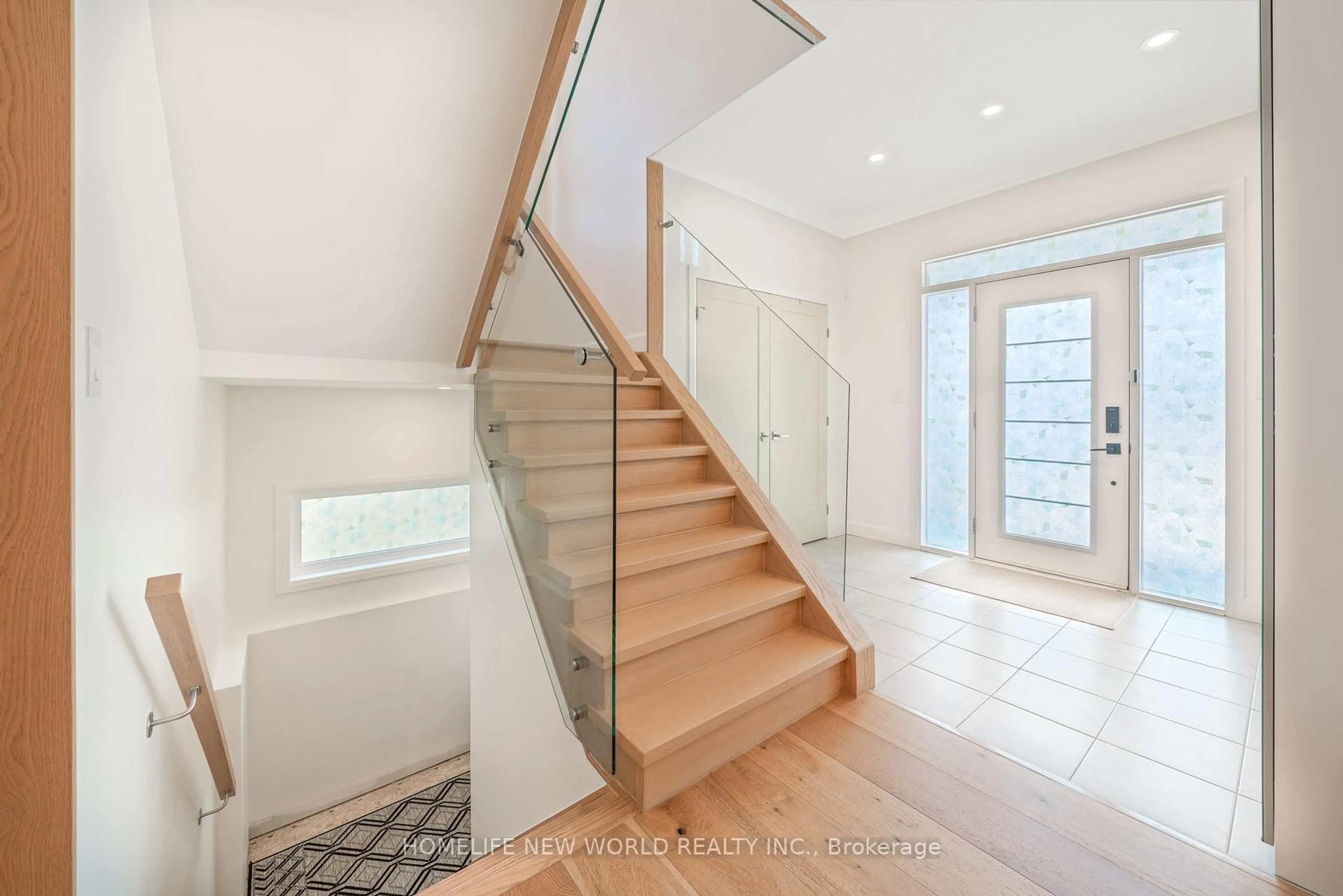 Stairs for 99 Columbus Gate, Hamilton Ontario L8J 0L3