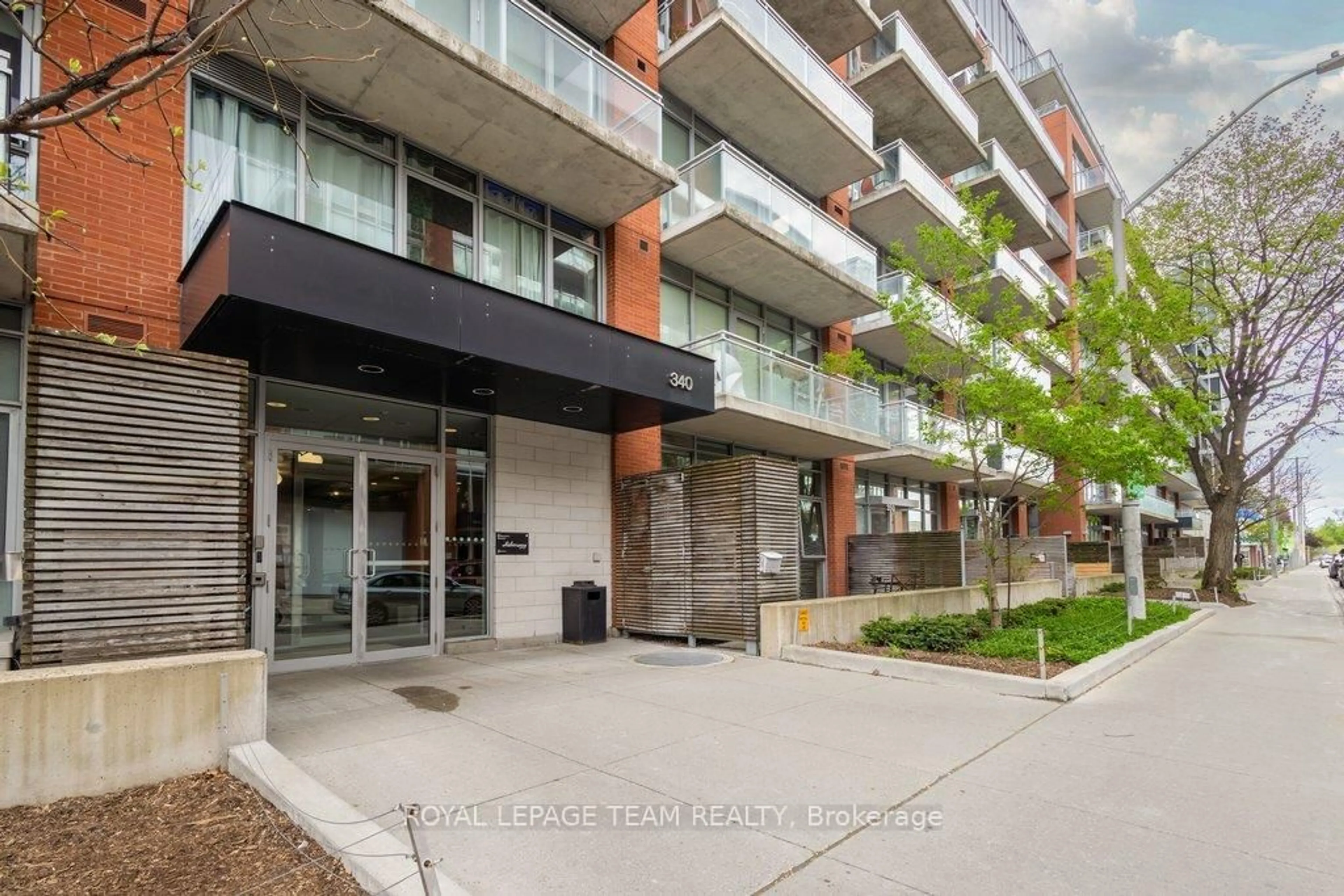 Patio, street for 340 Mcleod St #833, Ottawa Ontario K2P 1A4