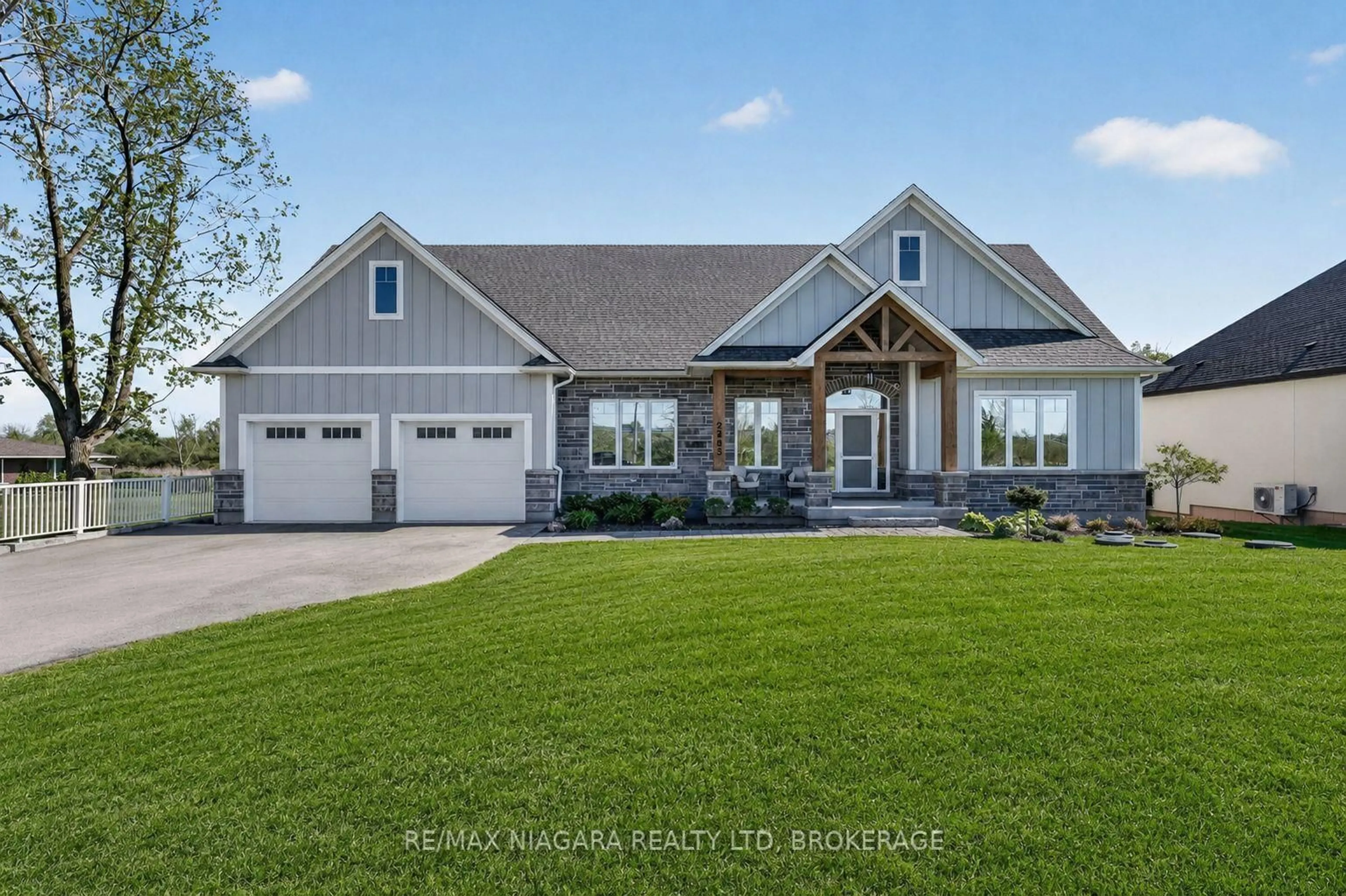 Home with vinyl exterior material, unknown for 2883 Townline Rd, Fort Erie Ontario L0S 1S0