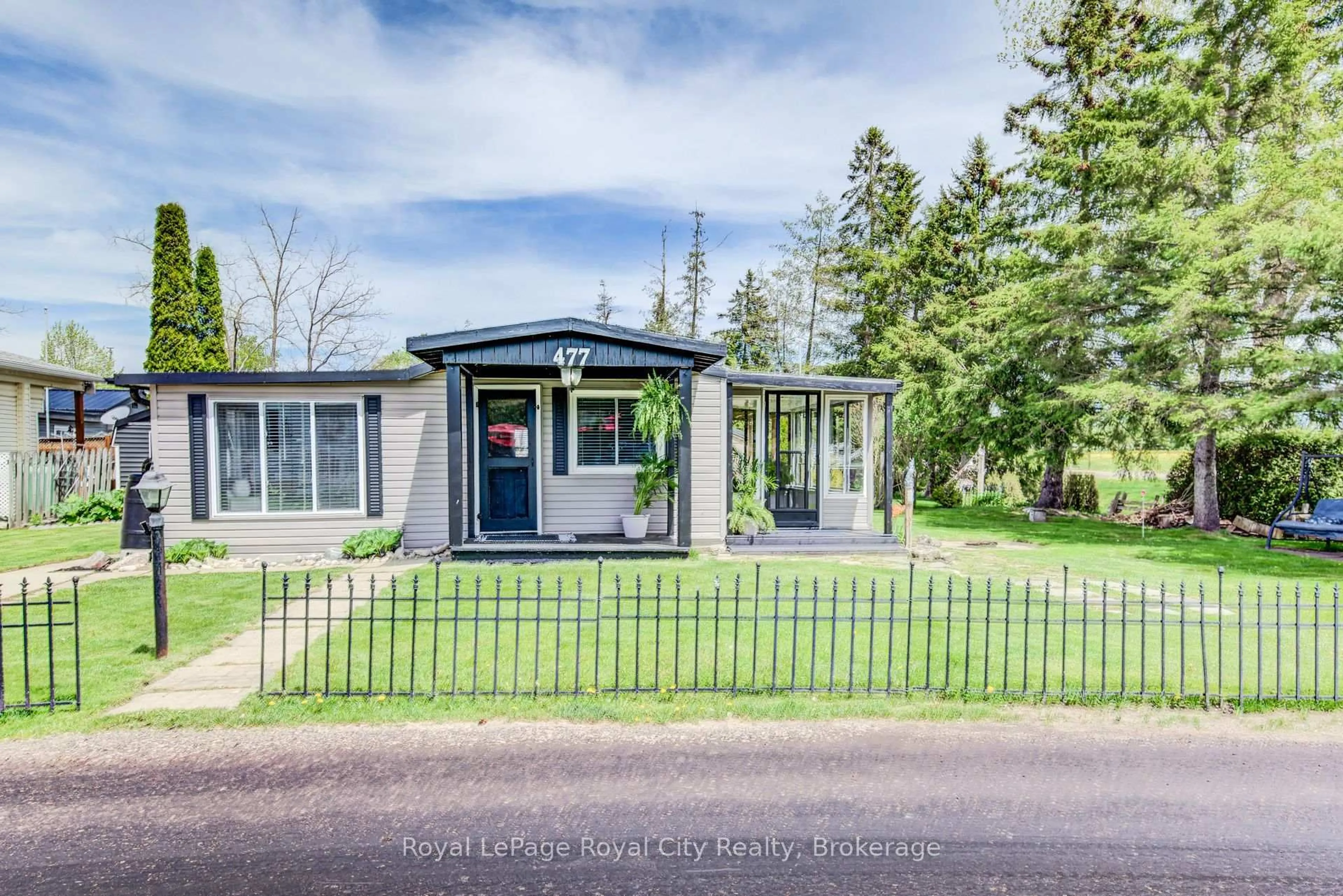 A pic from outside/outdoor area/front of a property/back of a property/a pic from drone, street for Leased Lot 477 Spruce St, Centre Wellington Ontario N1M 2W5