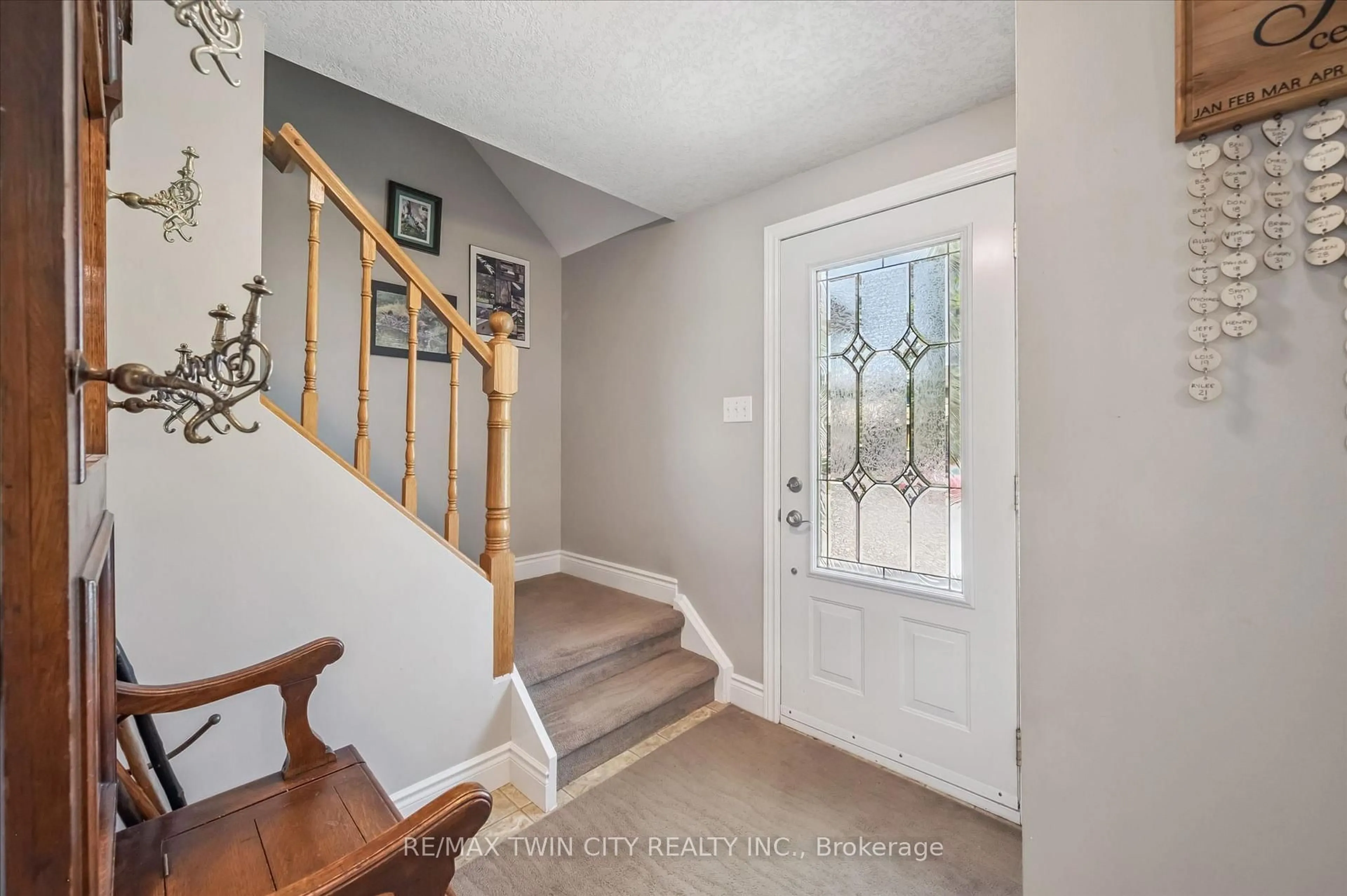 Indoor entryway for 70 Peachtree Cres, Cambridge Ontario N1S 4W3
