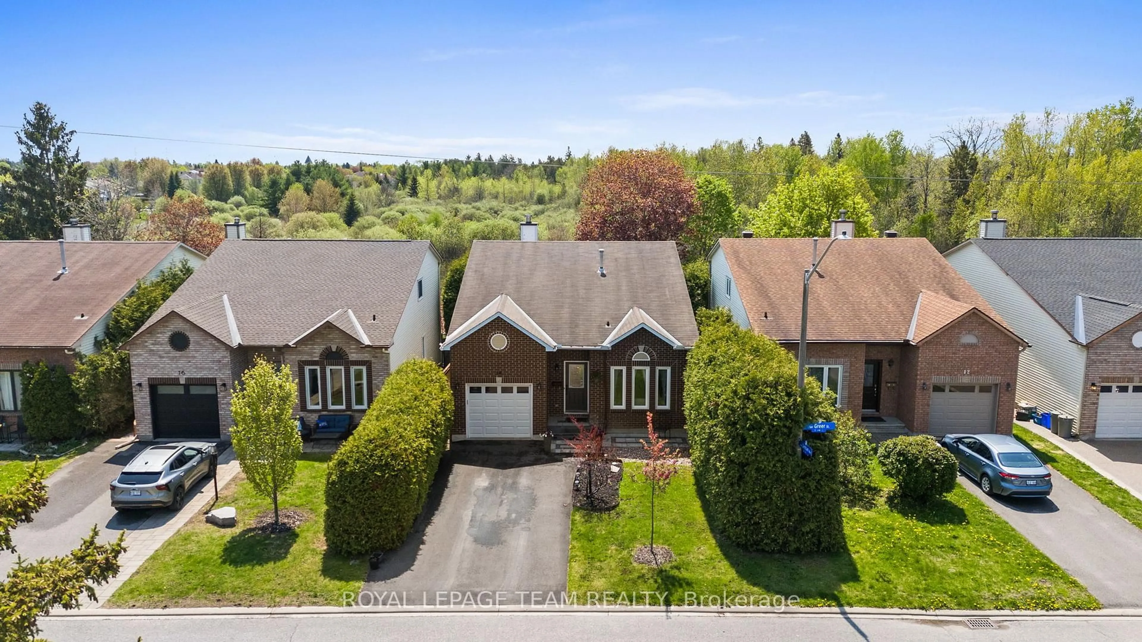 A pic from outside/outdoor area/front of a property/back of a property/a pic from drone, street for 14 Greer St, Stittsville Ontario K2S 1H8