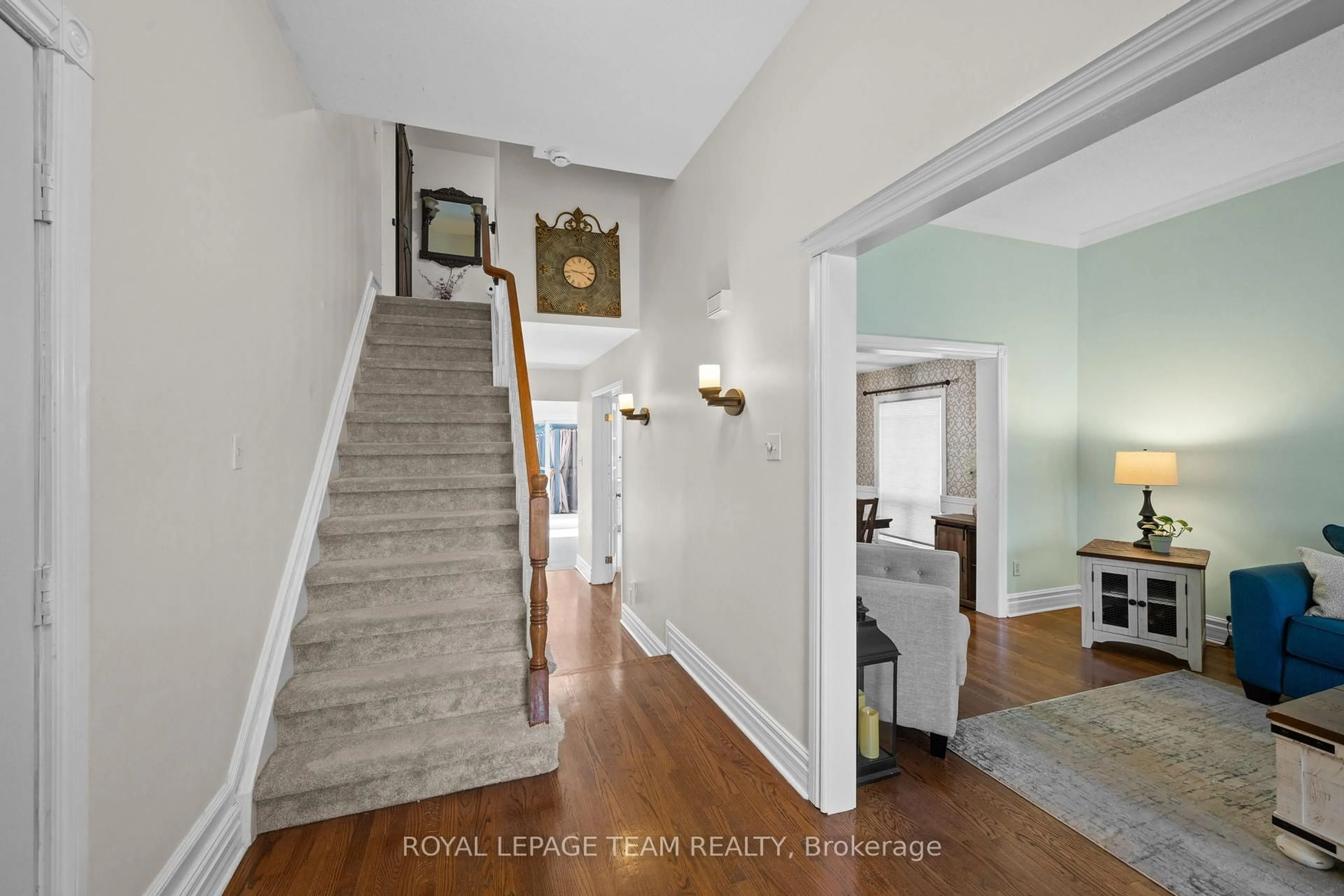 Indoor entryway for 14 Greer St, Stittsville Ontario K2S 1H8