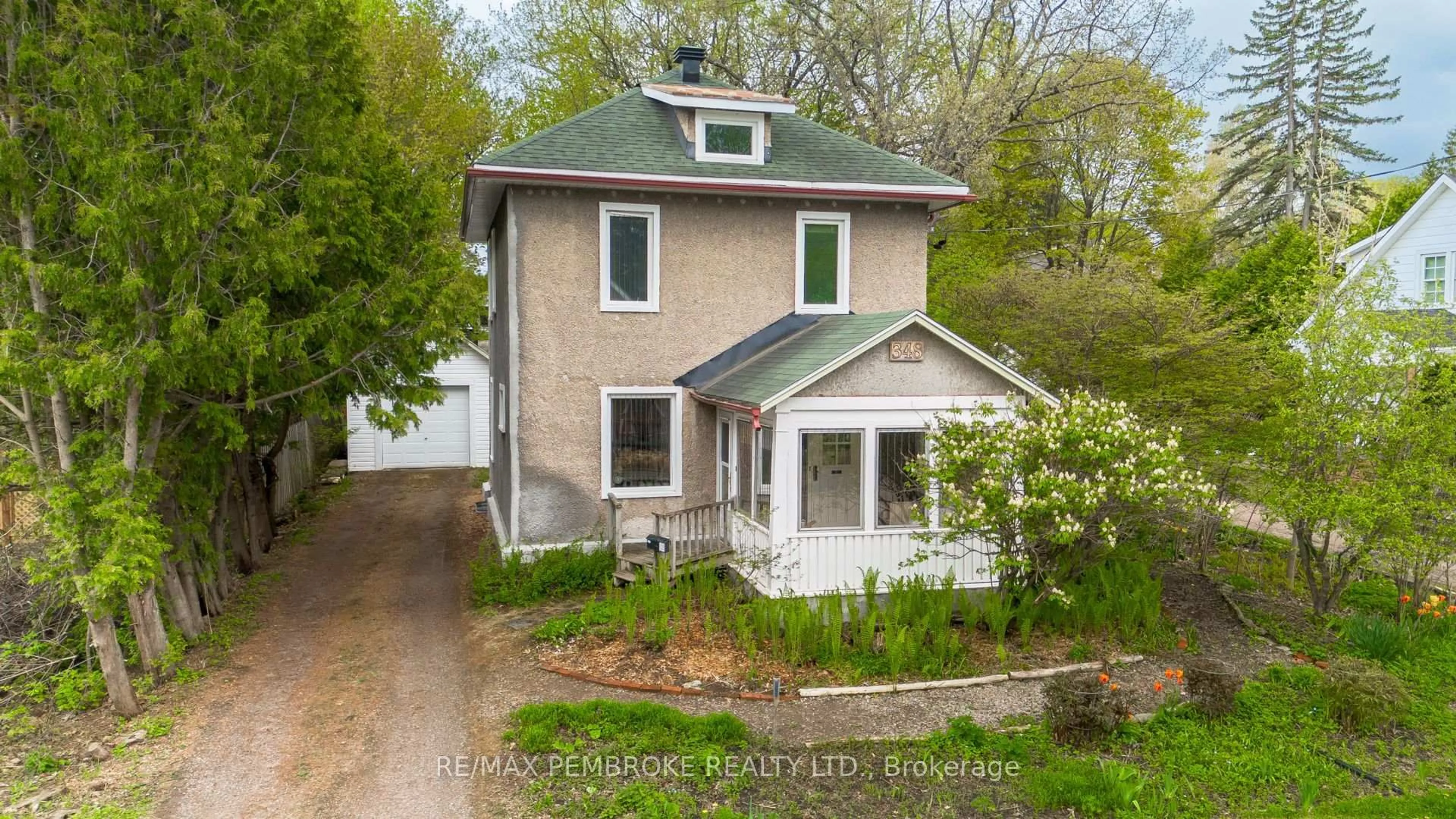 A pic from outside/outdoor area/front of a property/back of a property/a pic from drone, street for 348 Esther St, Pembroke Ontario K8A 3C8