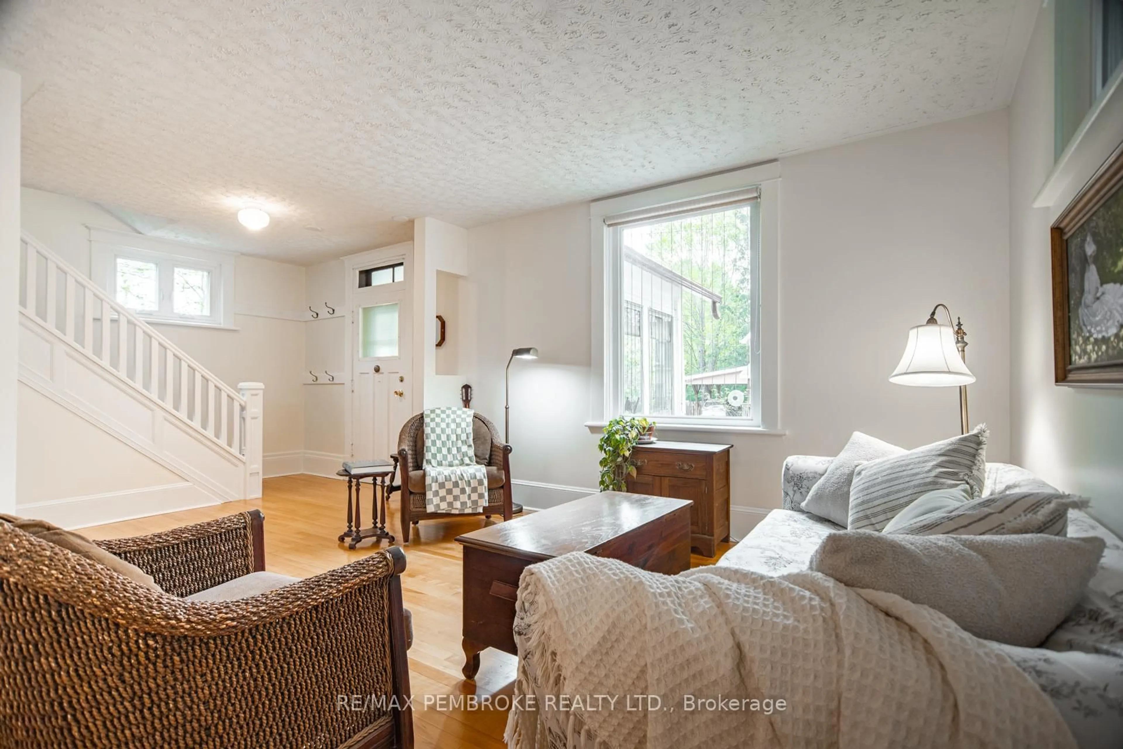 Living room with furniture, wood/laminate floor for 348 Esther St, Pembroke Ontario K8A 3C8