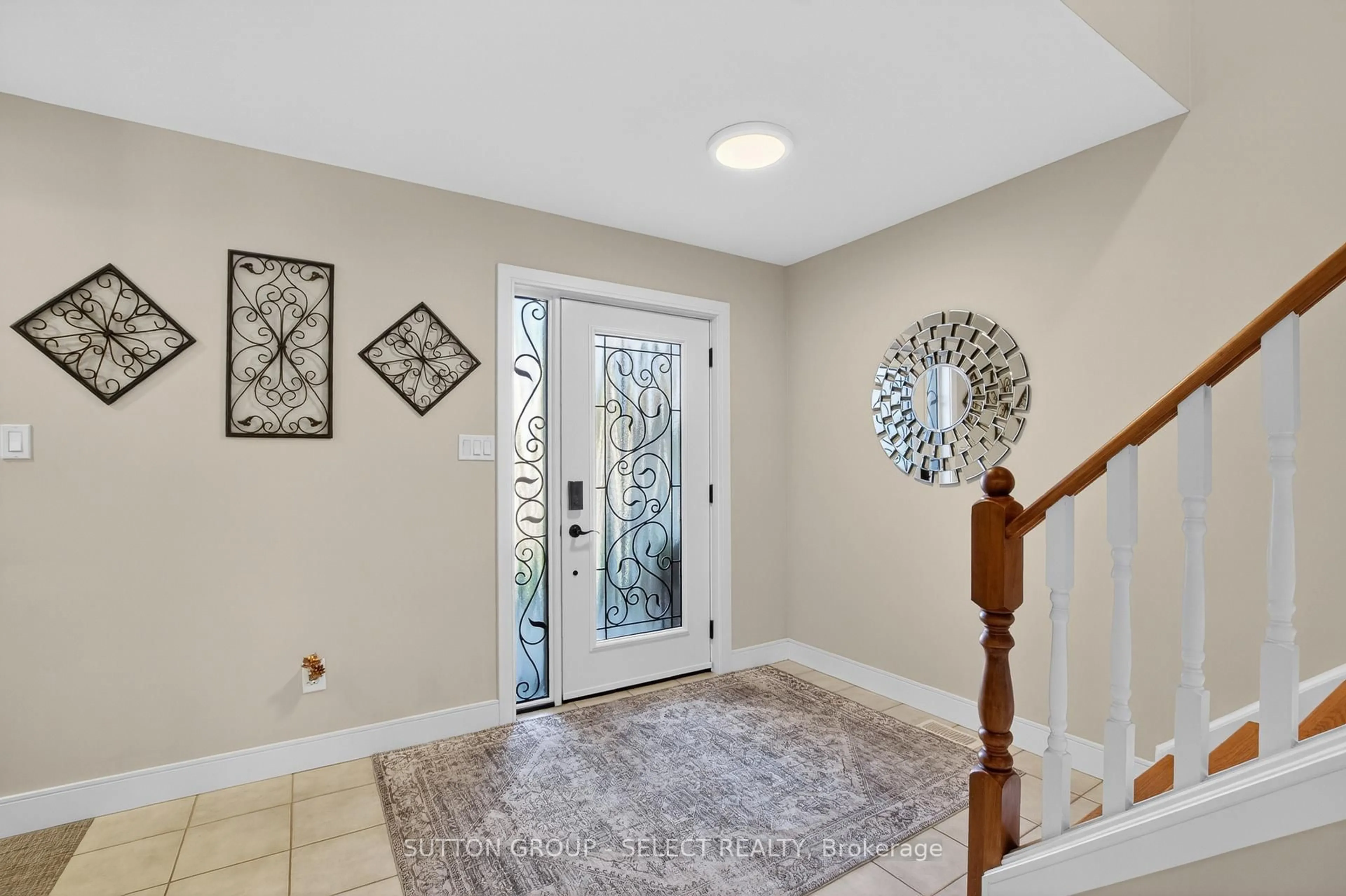 Indoor entryway for 254 Crimson Cres, London East Ontario N5W 6G1