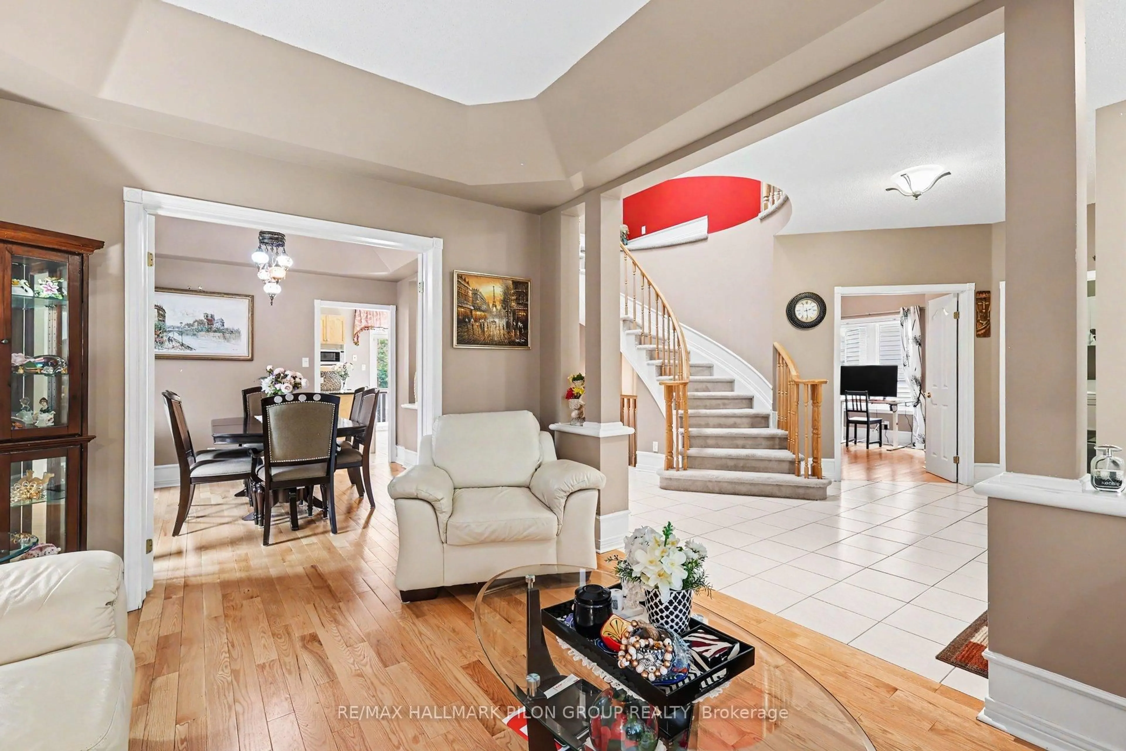 Indoor foyer for 2039 Calico Cres, Ottawa Ontario K4A 4L7