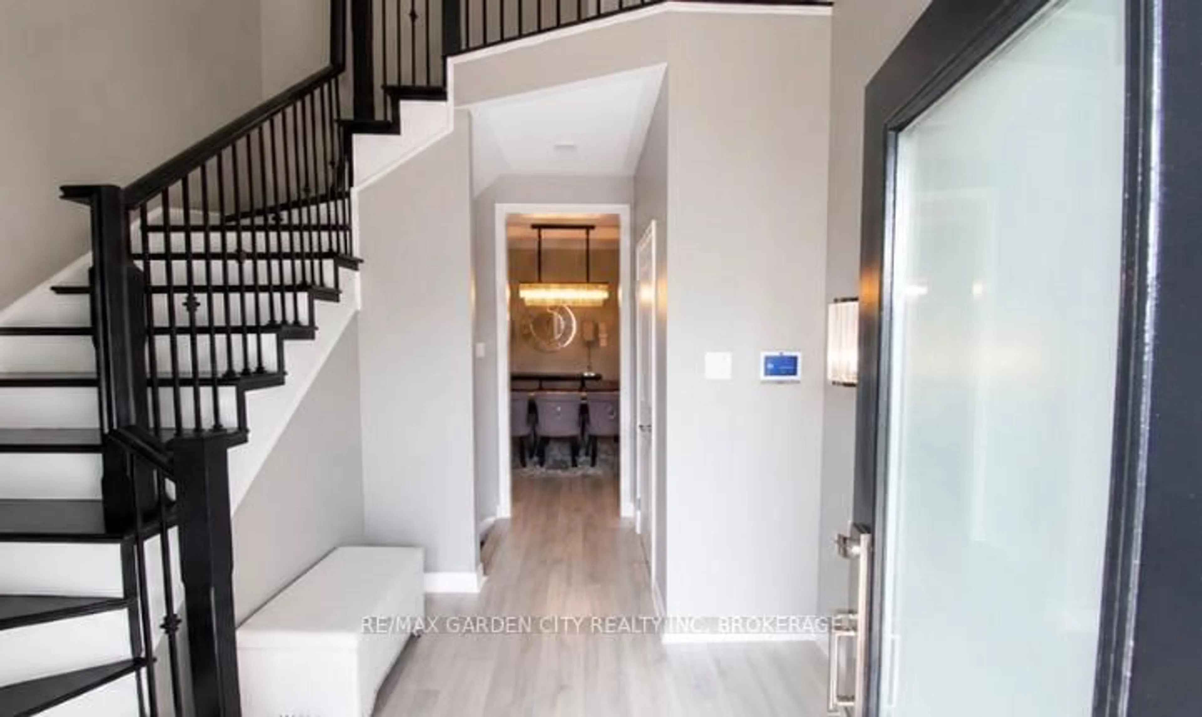 Indoor entryway for 229 Shoreview Dr, Welland Ontario L3B 0H3