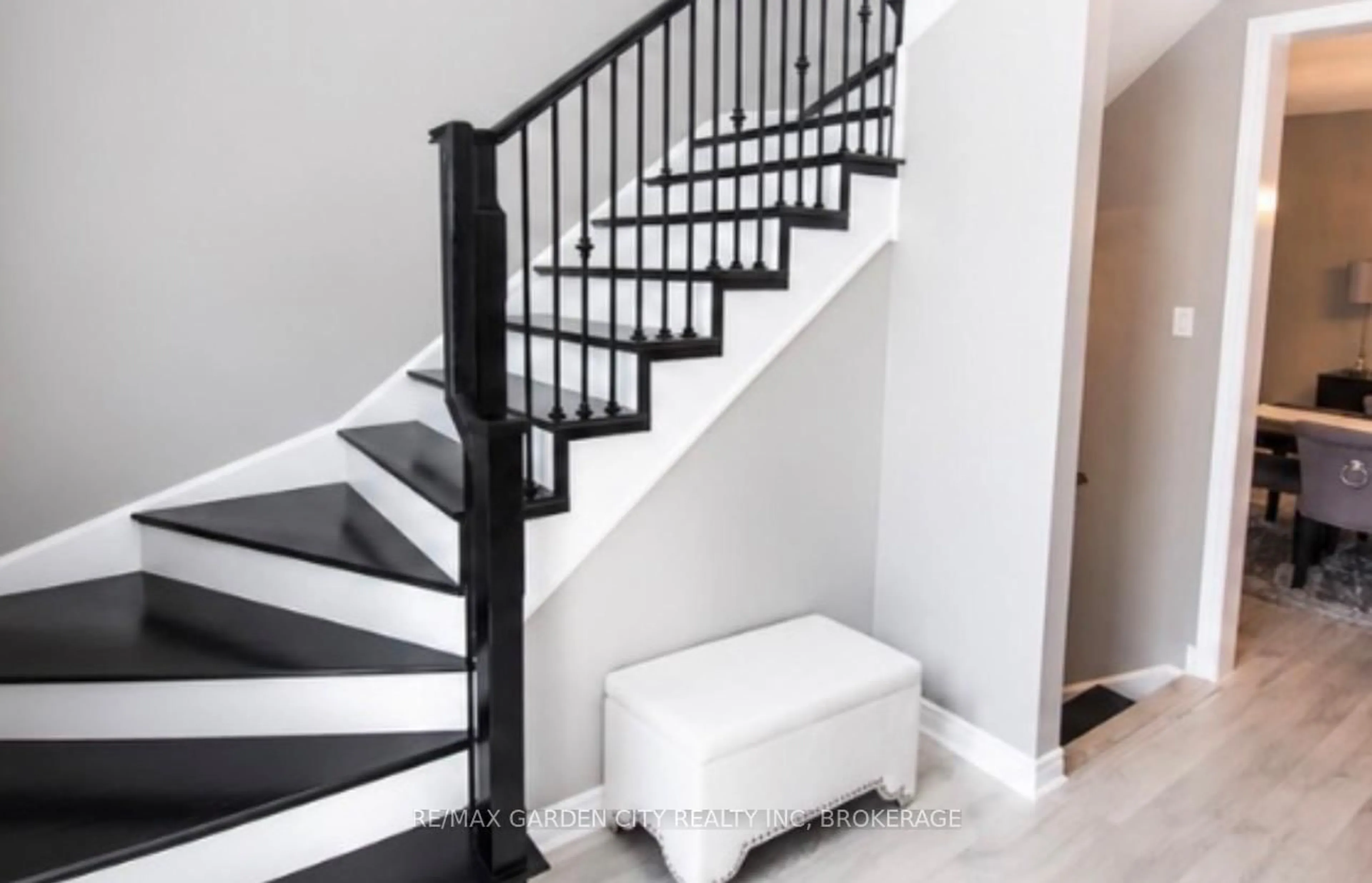 Stairs for 229 Shoreview Dr, Welland Ontario L3B 0H3