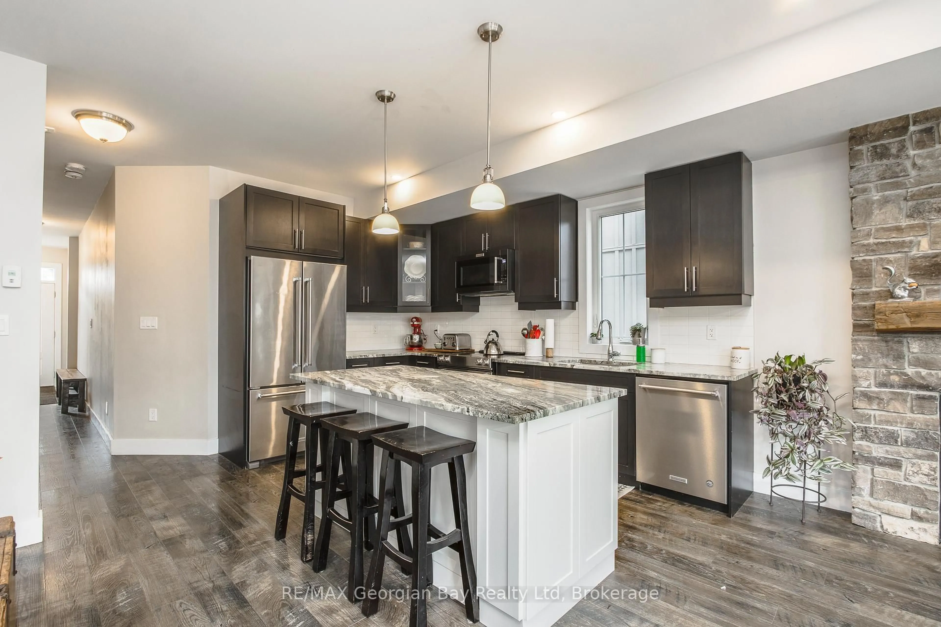 Open concept kitchen, unknown for 329 Yellow Birch Cres, Blue Mountains Ontario L9Y 0Y5